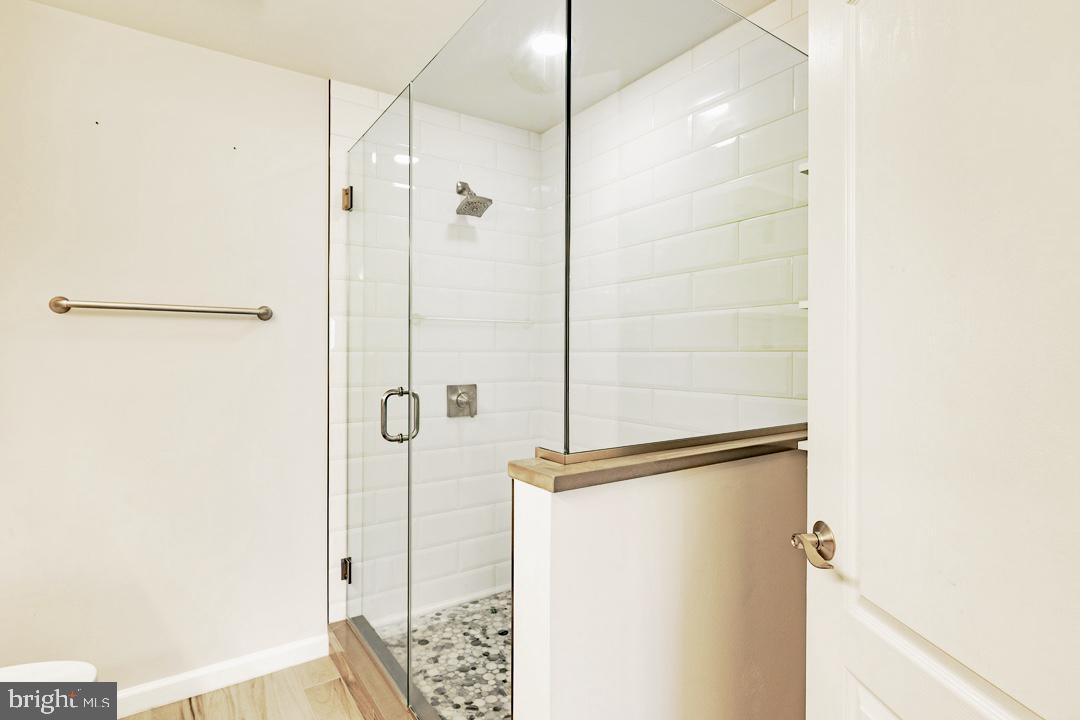 ISLAND CREEK - Residential Lease