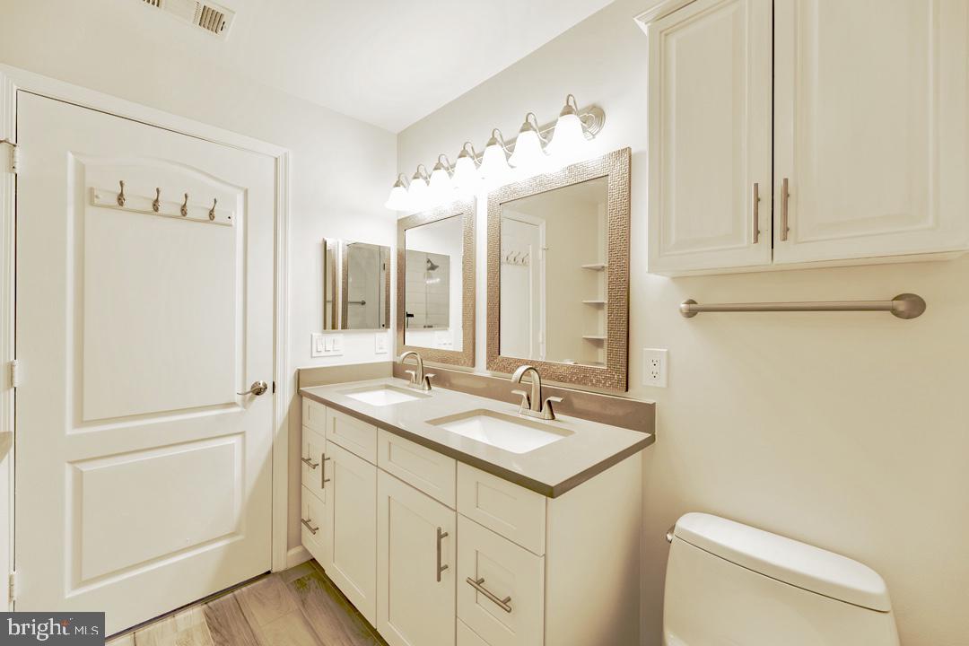 ISLAND CREEK - Residential Lease