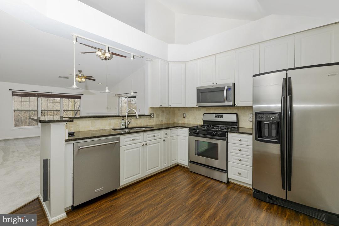 ISLAND CREEK - Residential Lease