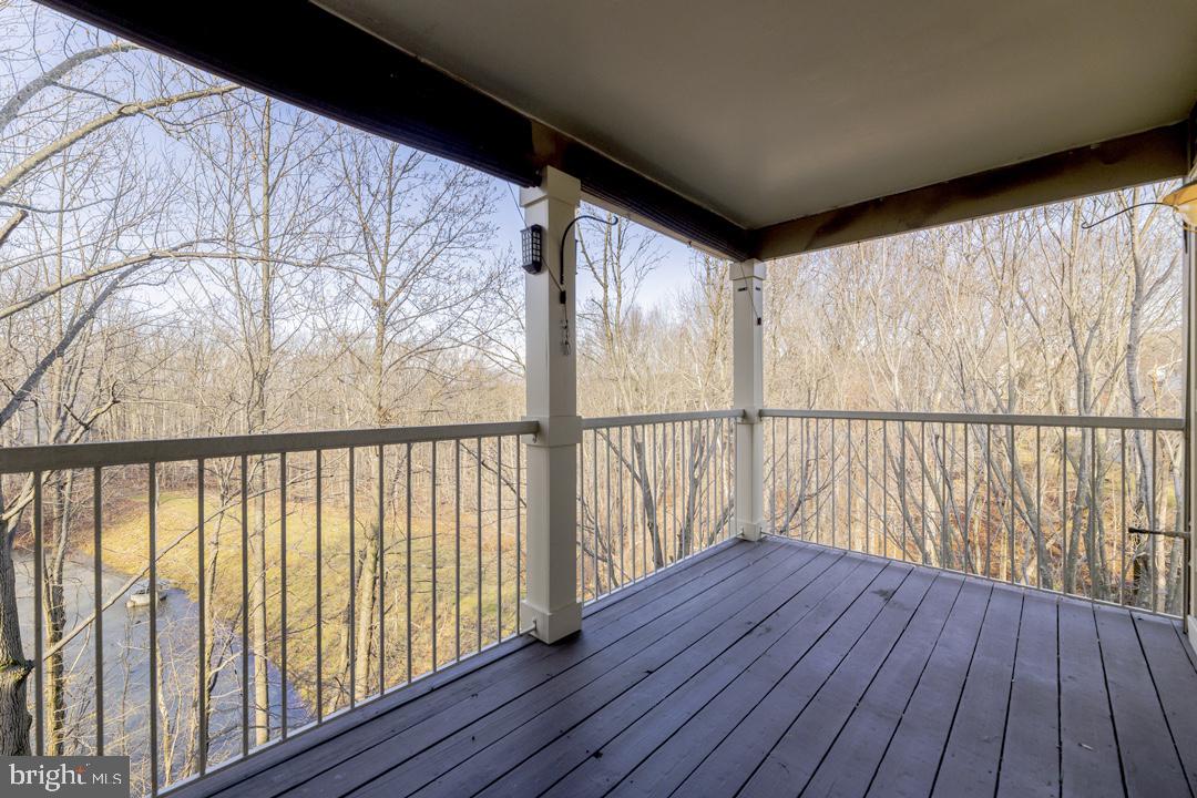 ISLAND CREEK - Residential Lease