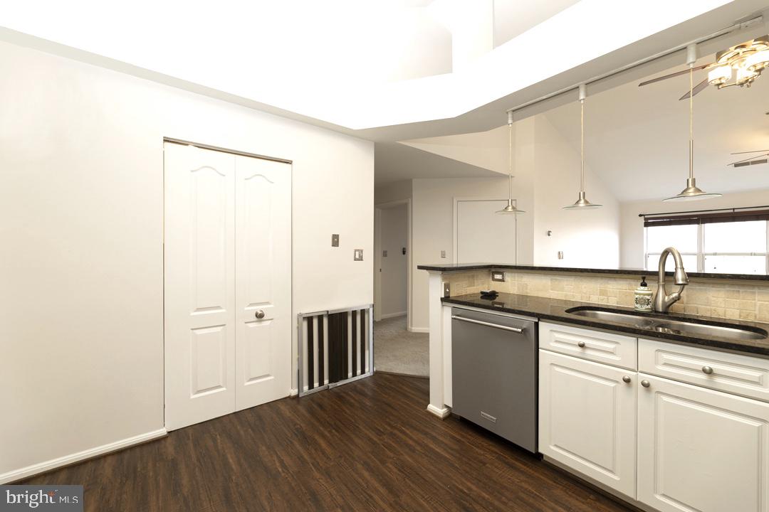 ISLAND CREEK - Residential Lease