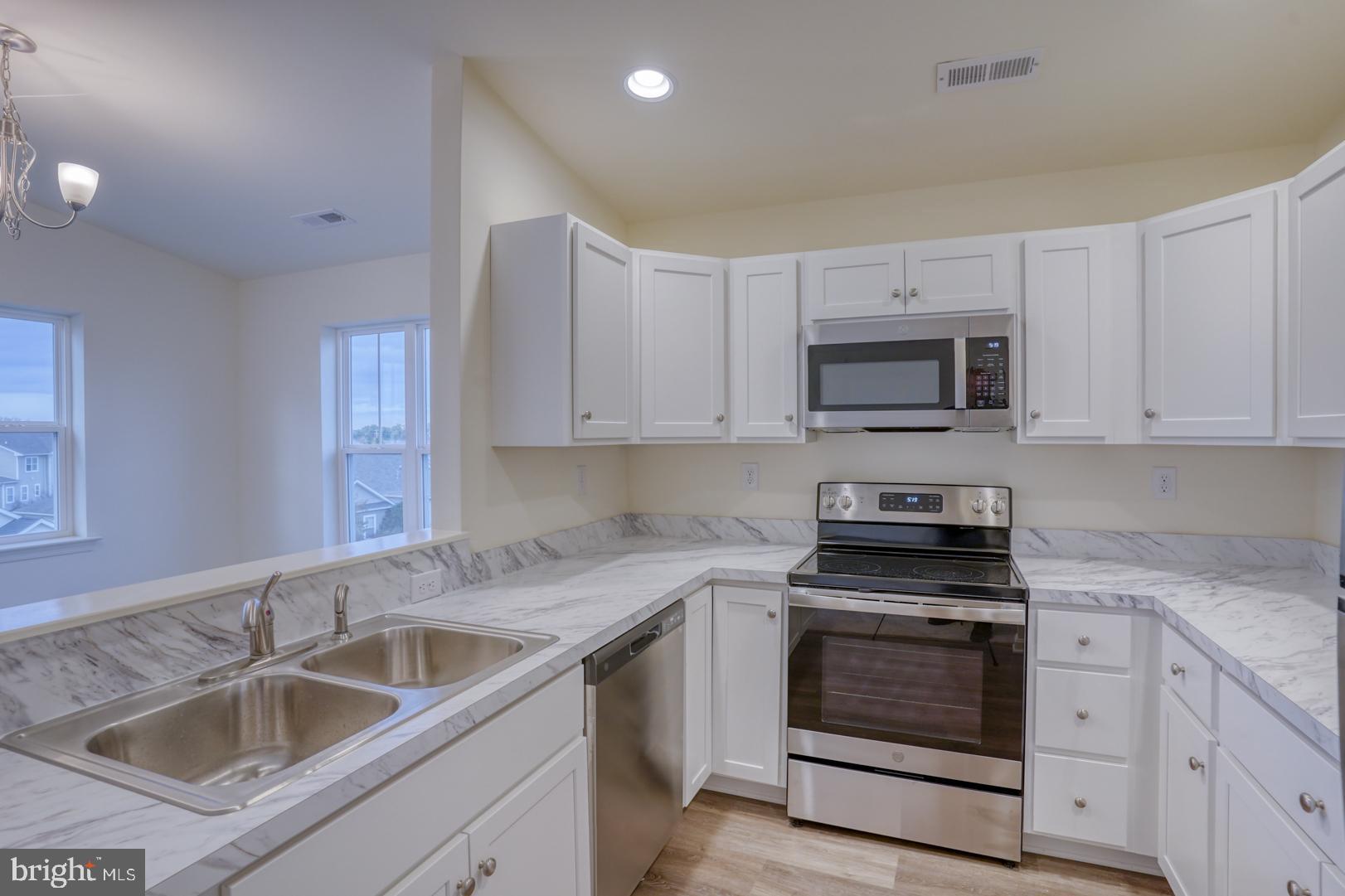 HEARTHSTONE MANOR - Residential