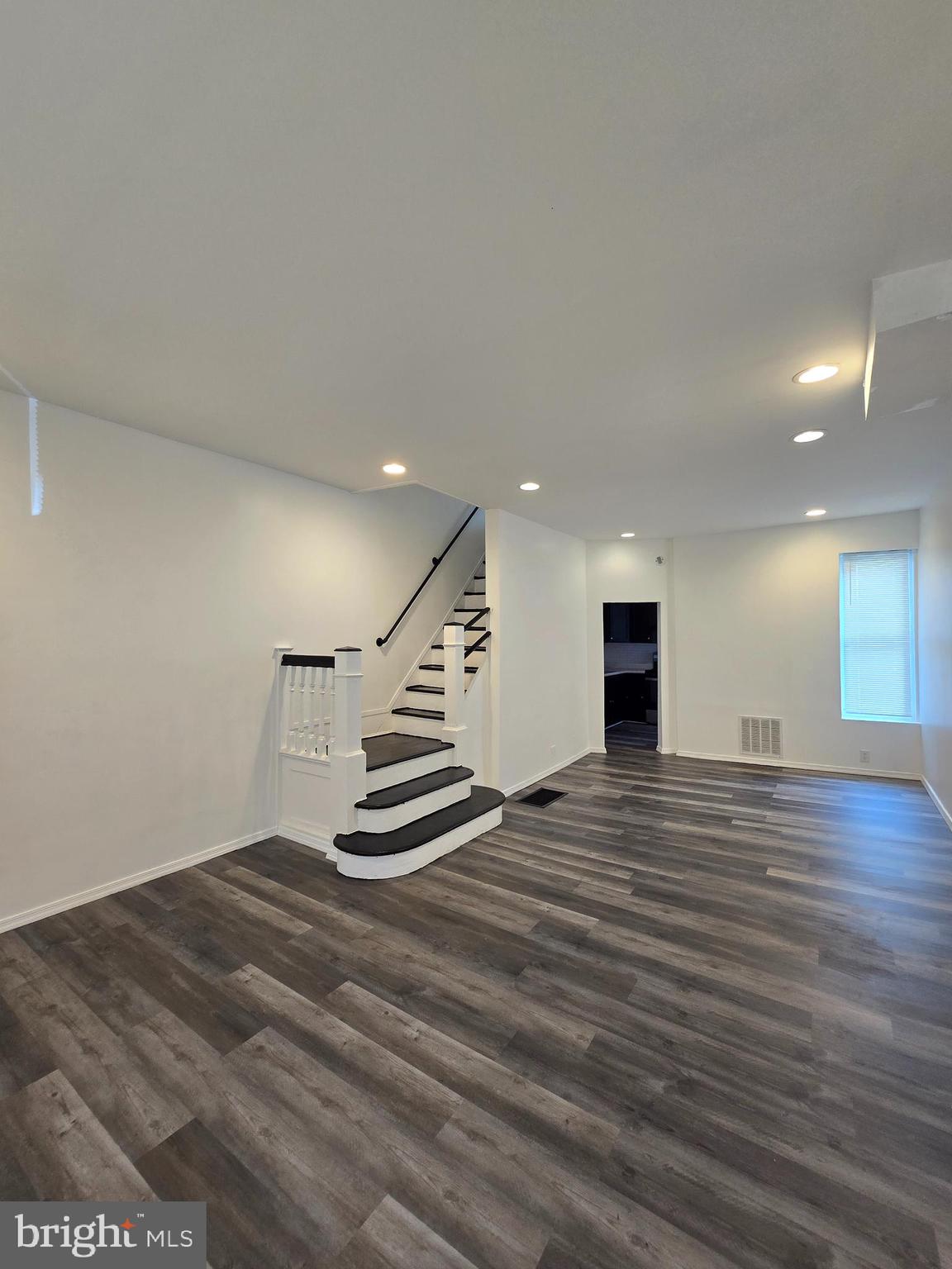 Recently Renovated 3BR Home – Move-In Ready!
Welcome to this beautifully updated 3-bedroom, 1-bathroom home, featuring a welcoming front porch and a spacious backyard. Enjoy peace of mind with all new major components, including the heating system, stove, and refrigerator. This property is conveniently located near public transportation, as well as major interstates and highways, making commuting simple and efficient. Don't miss this opportunity to call this spacious gem home. Utilities are not included; the tenant will handle all of their utility accounts.