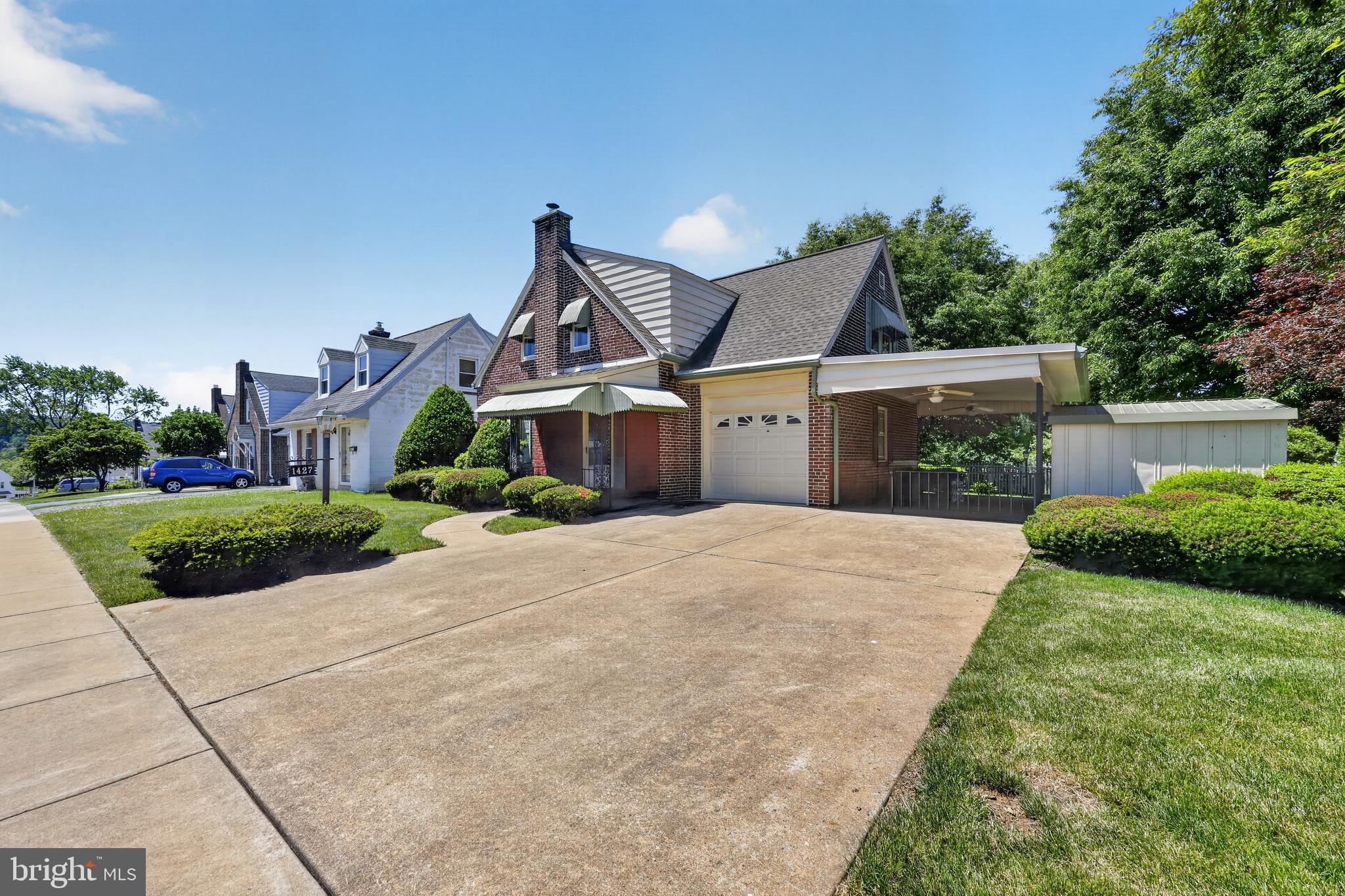 1427 LACROSSE AVENUE