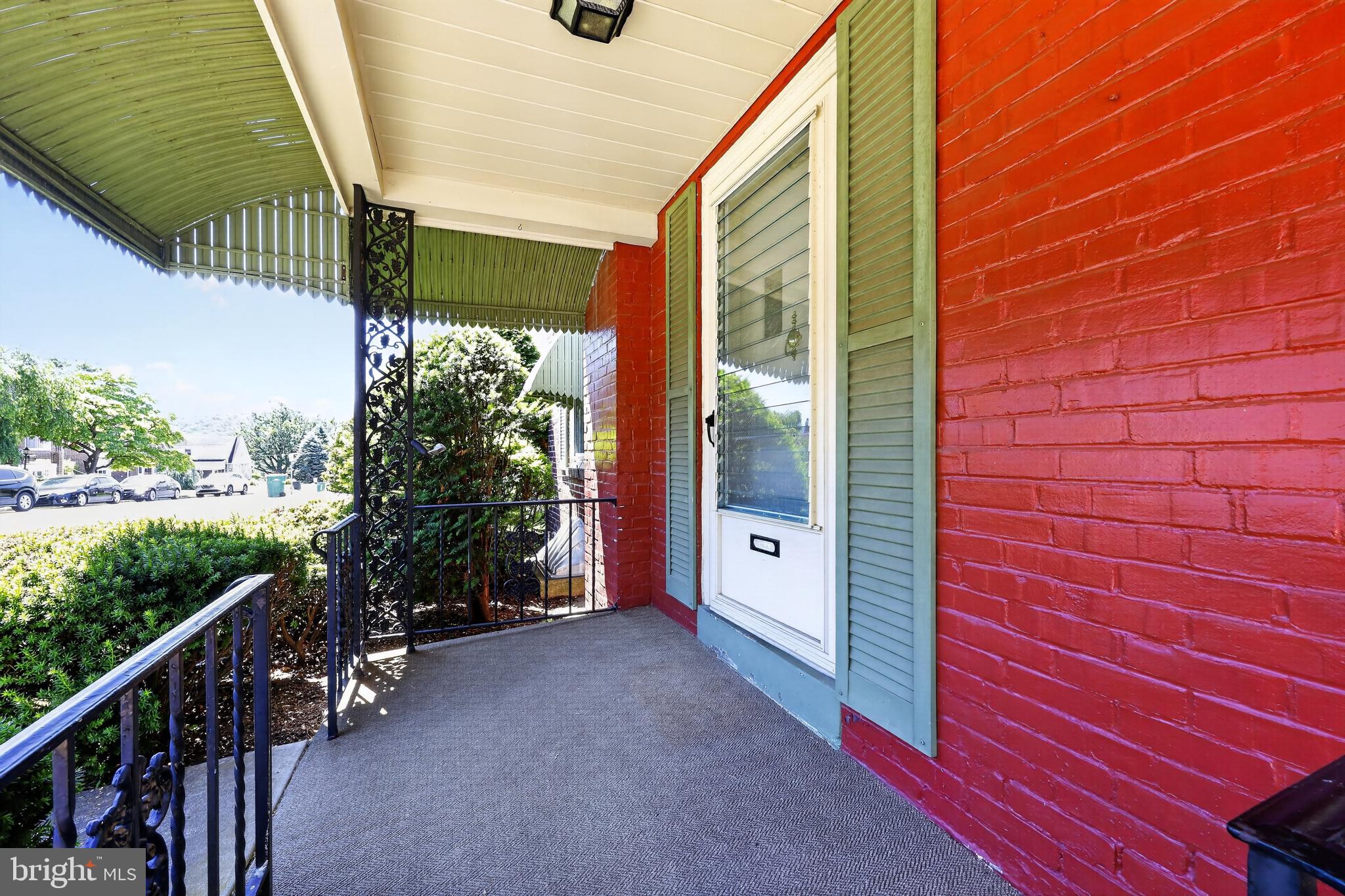 1427 LACROSSE AVENUE