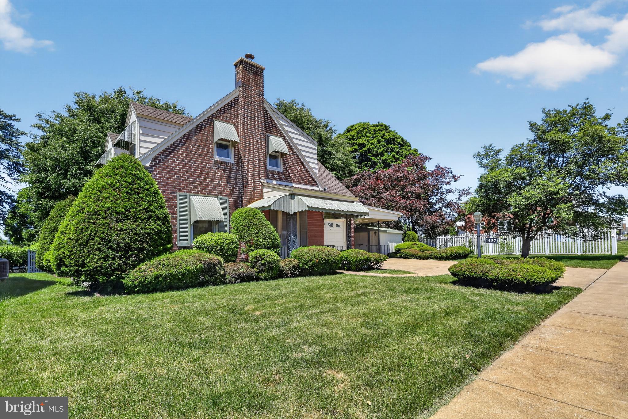 1427 LACROSSE AVENUE