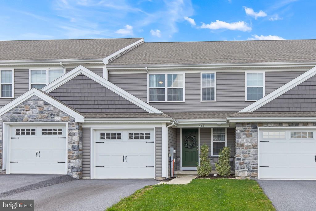 Photo of 342 CEDAR HOLW, MANHEIM, PA 17545 (MLS # PALA2037298)
