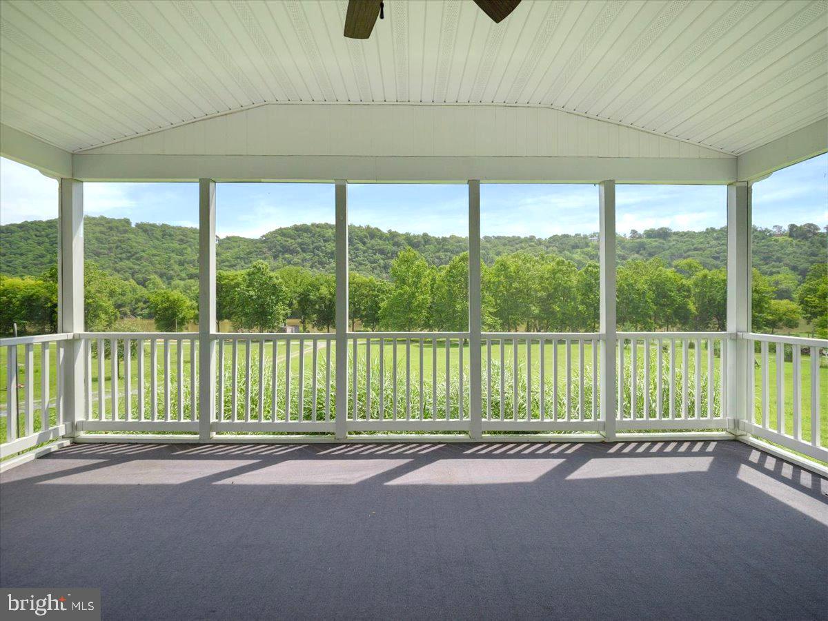 TULIP HILL - Residential