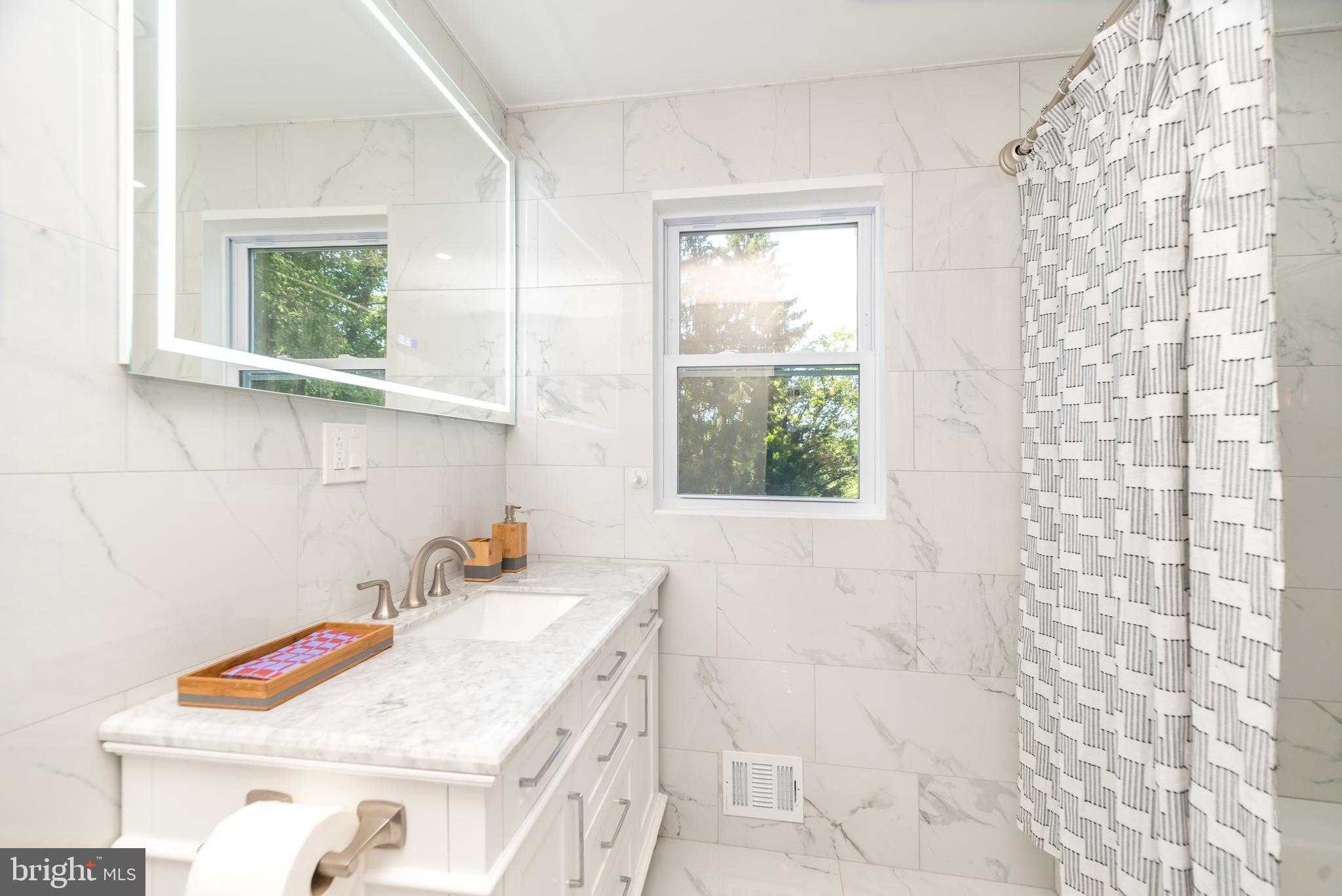 LAFAYETTE HILL - Residential