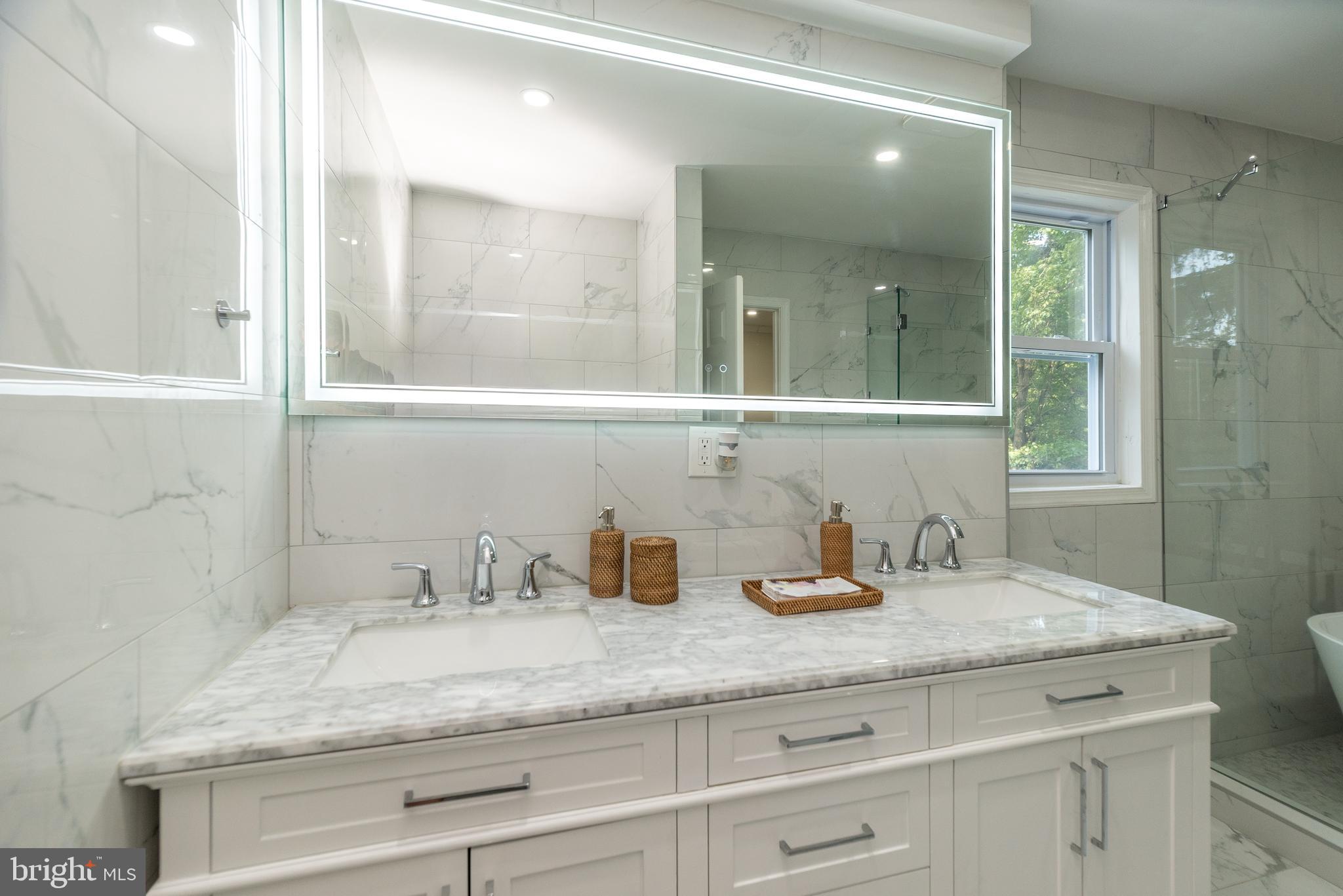 LAFAYETTE HILL - Residential