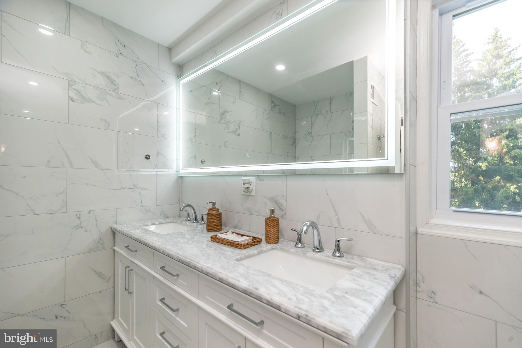 LAFAYETTE HILL - Residential