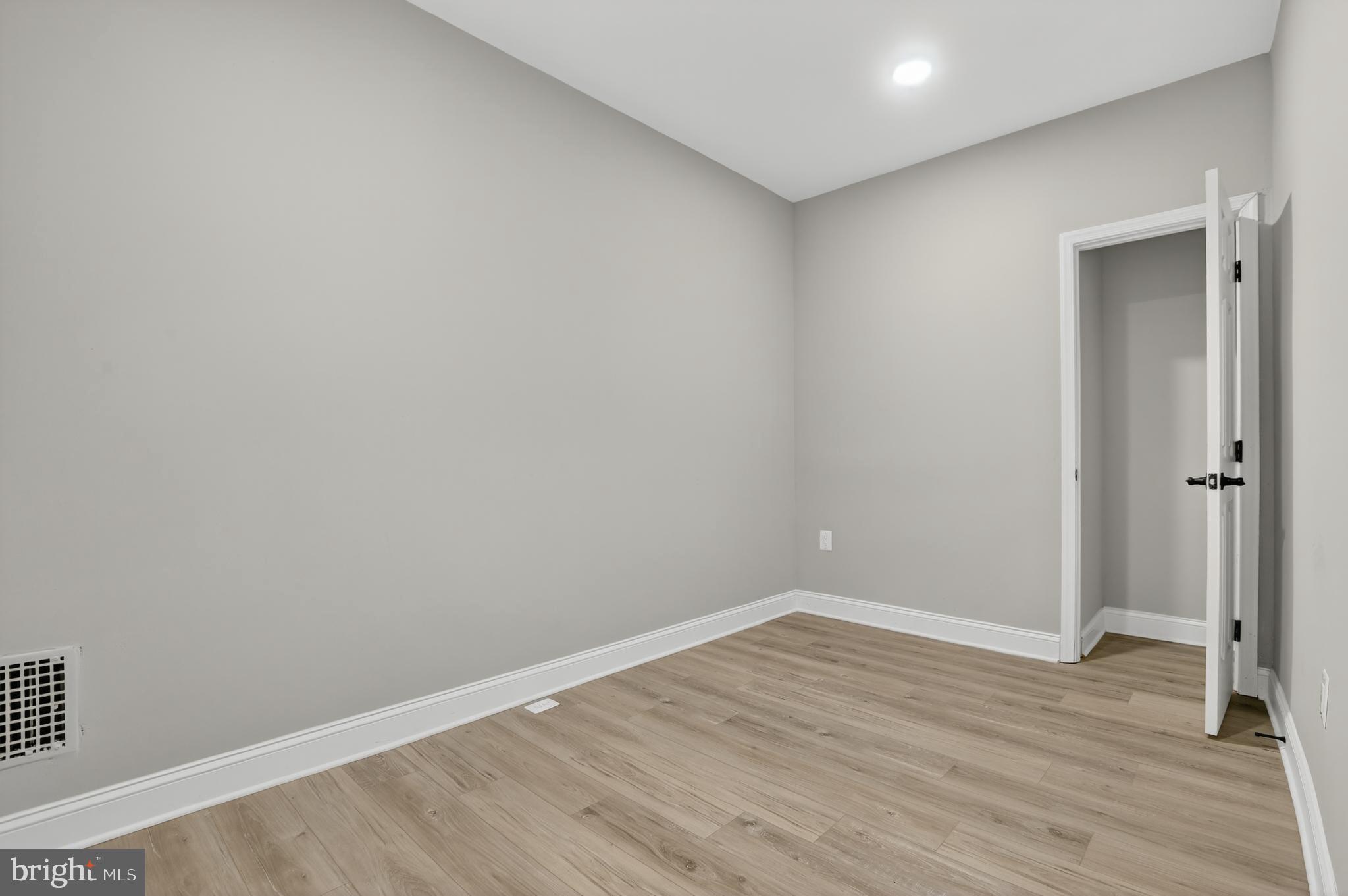 MADISON EASTEND - Residential