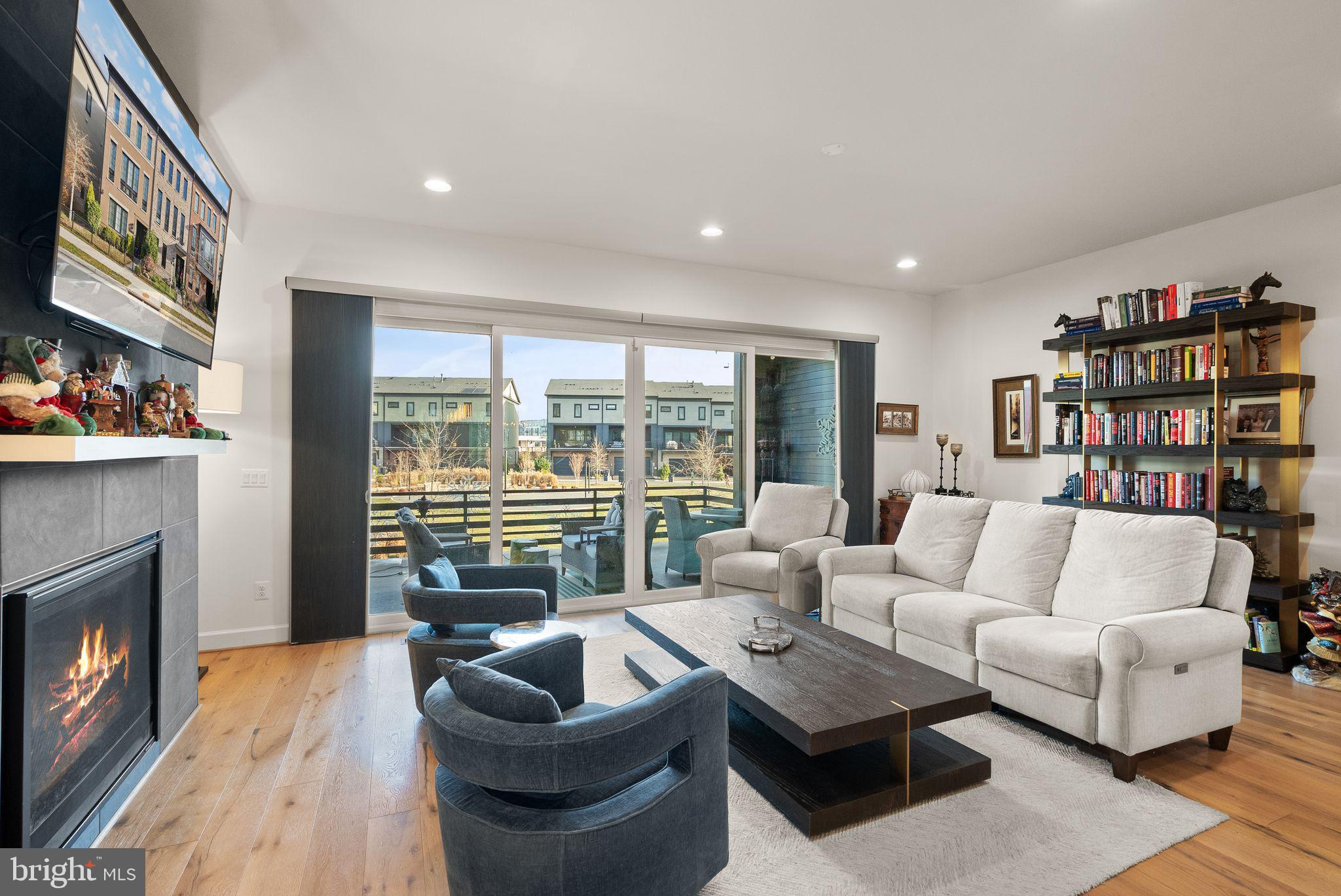 ONE LOUDOUN - Residential