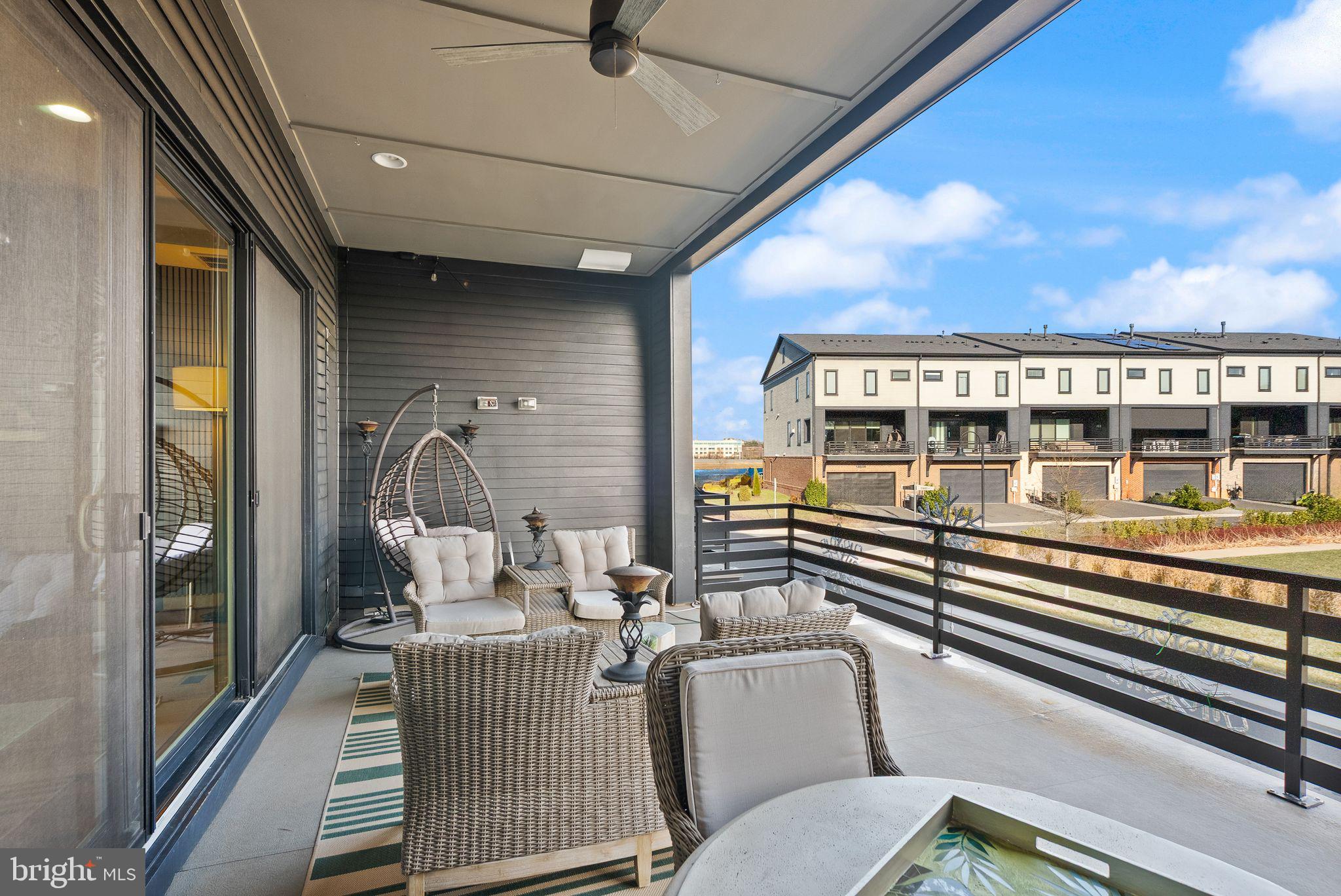 ONE LOUDOUN - Residential