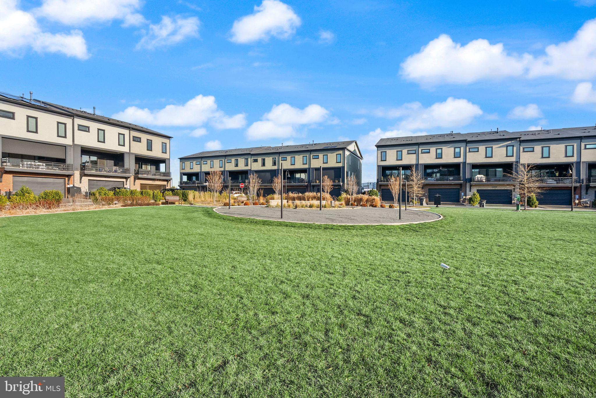 ONE LOUDOUN - Residential