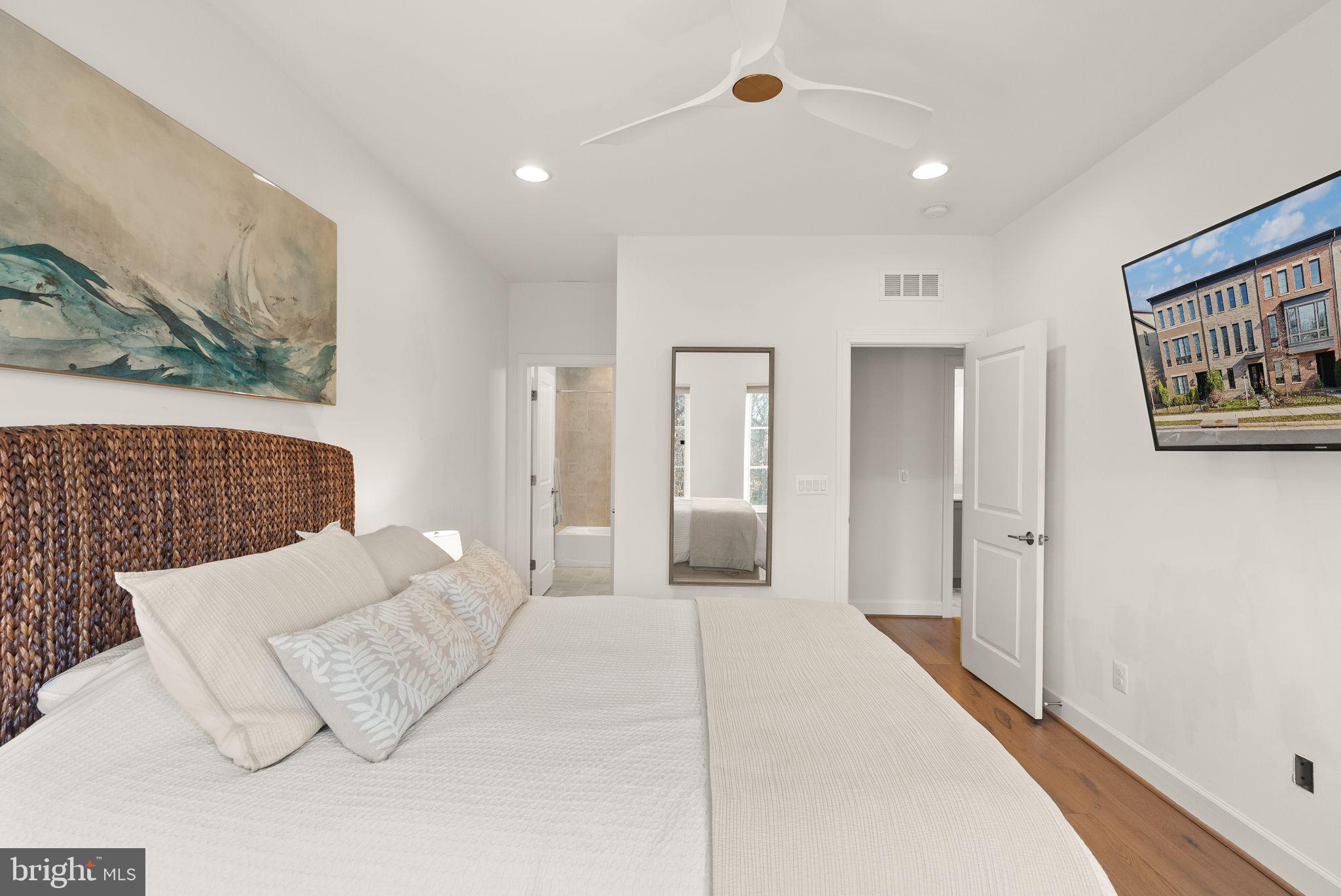 ONE LOUDOUN - Residential