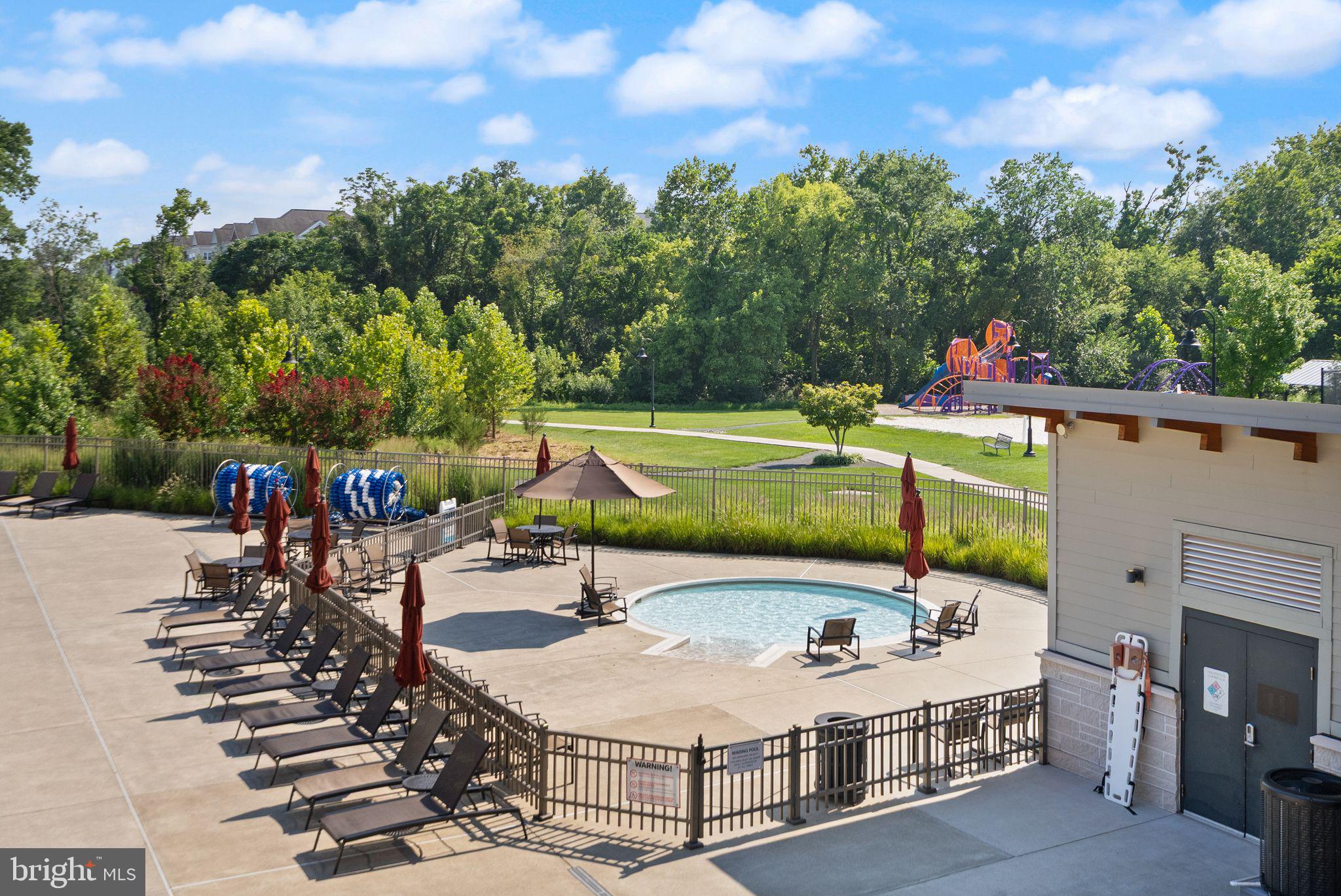 ONE LOUDOUN - Residential