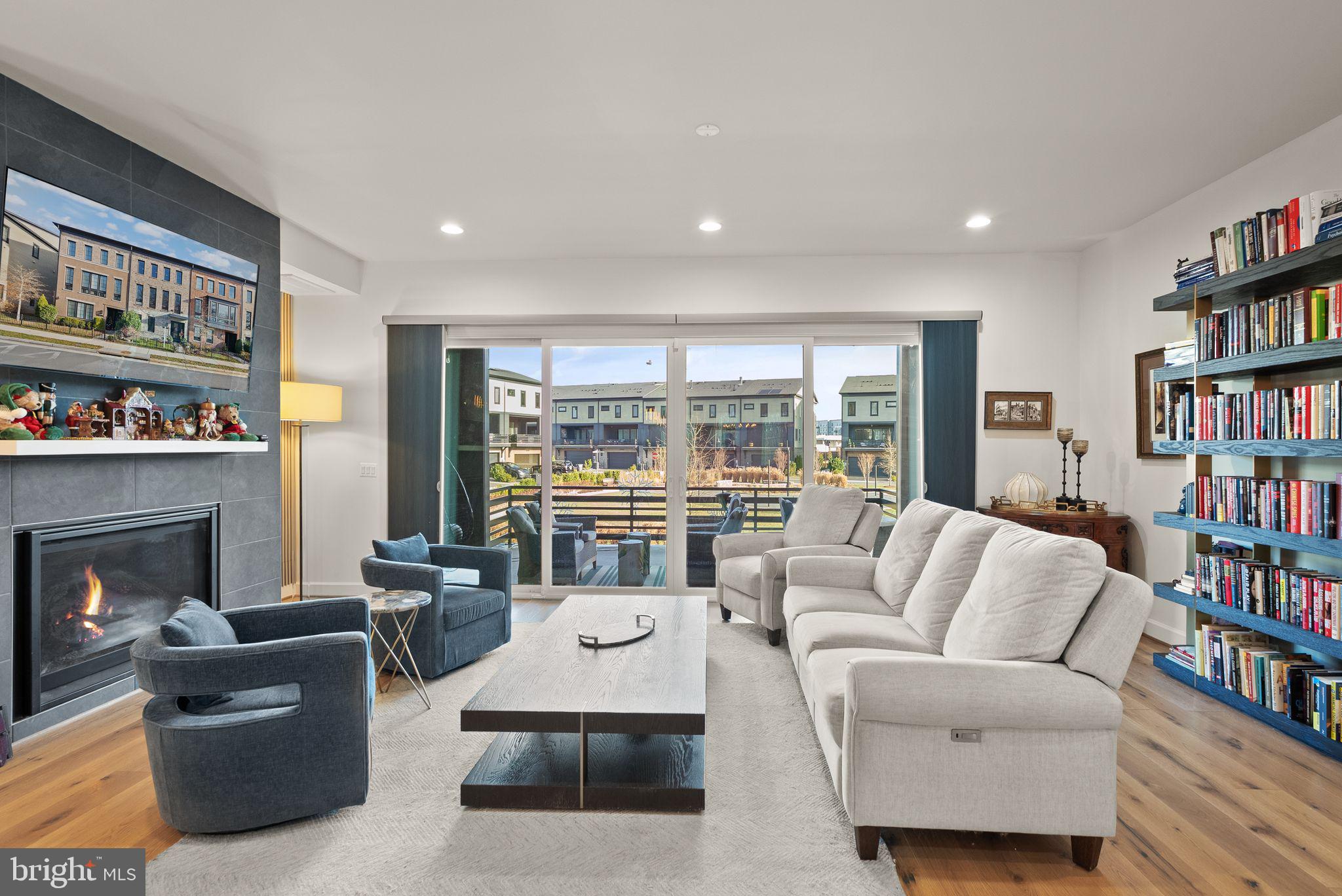 ONE LOUDOUN - Residential