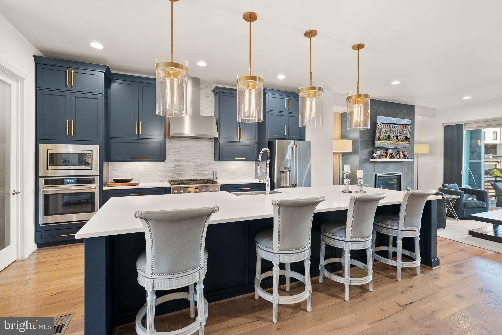 ONE LOUDOUN - Residential