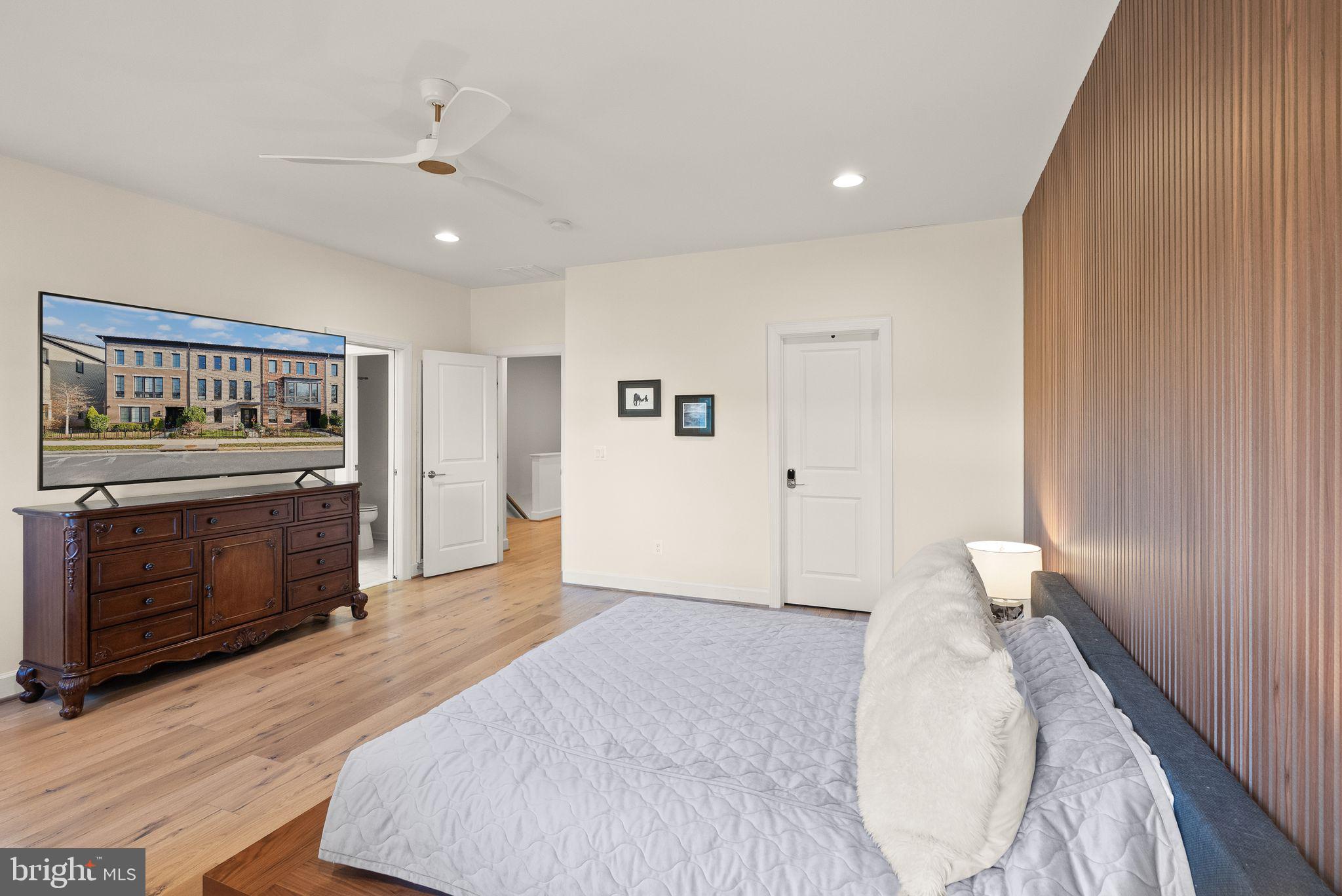 ONE LOUDOUN - Residential