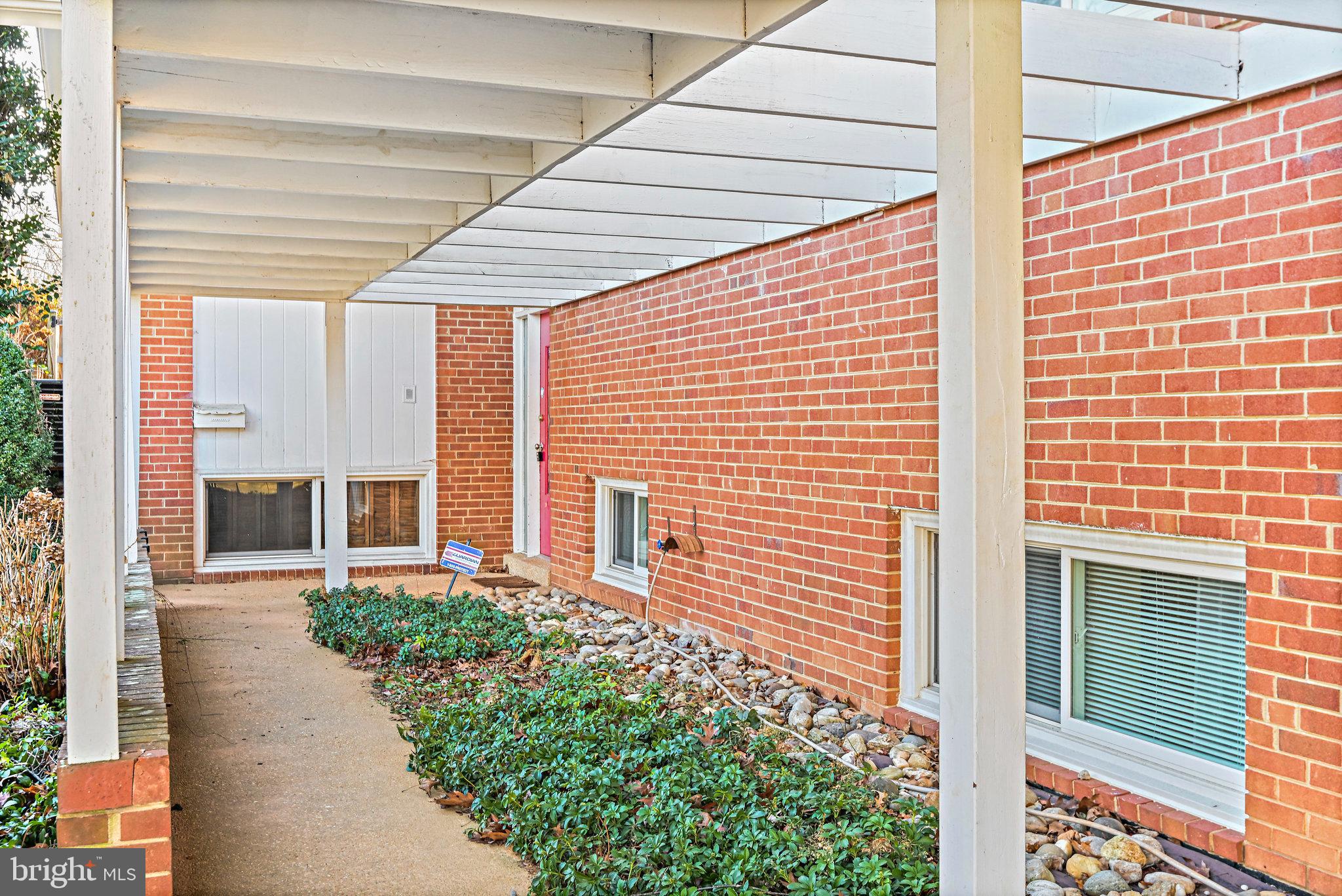 RUCKERS LANGLEY - Residential Lease