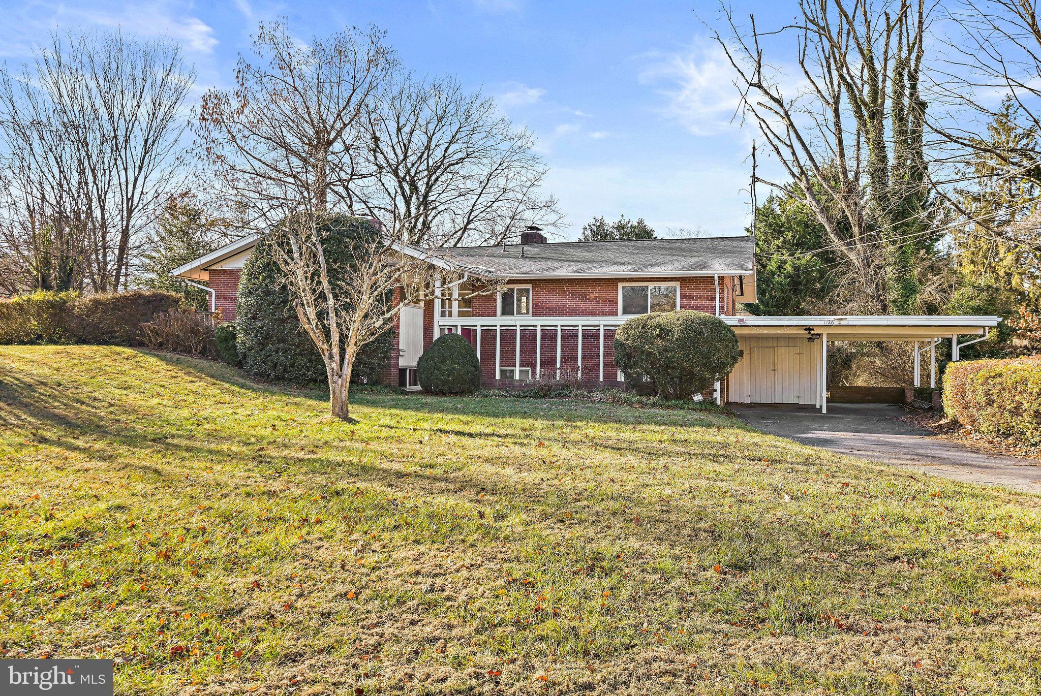 RUCKERS LANGLEY - Residential Lease