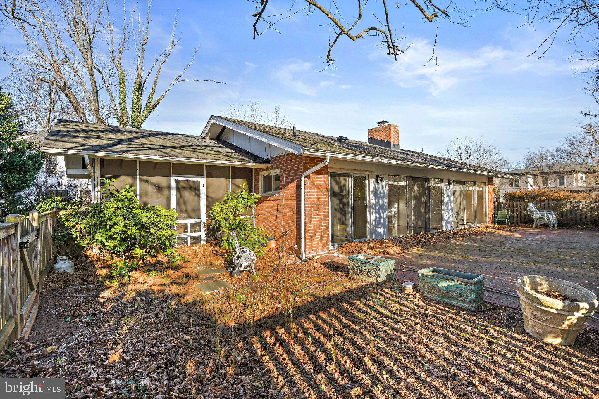 RUCKERS LANGLEY - Residential Lease