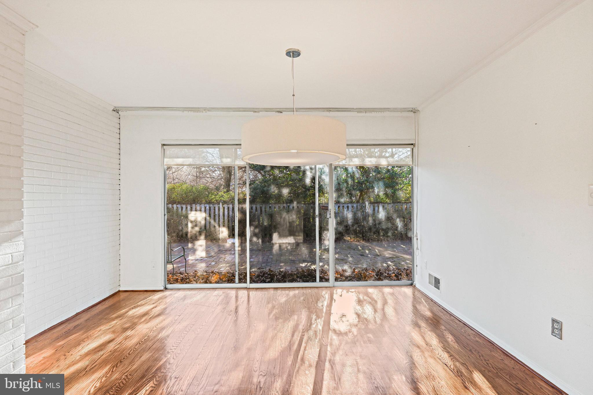 RUCKERS LANGLEY - Residential Lease