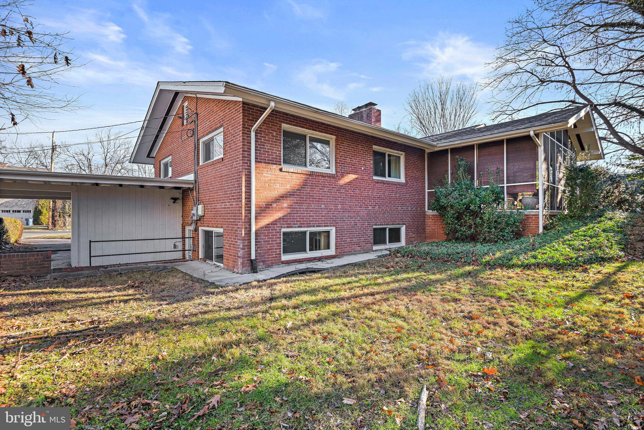 RUCKERS LANGLEY - Residential Lease