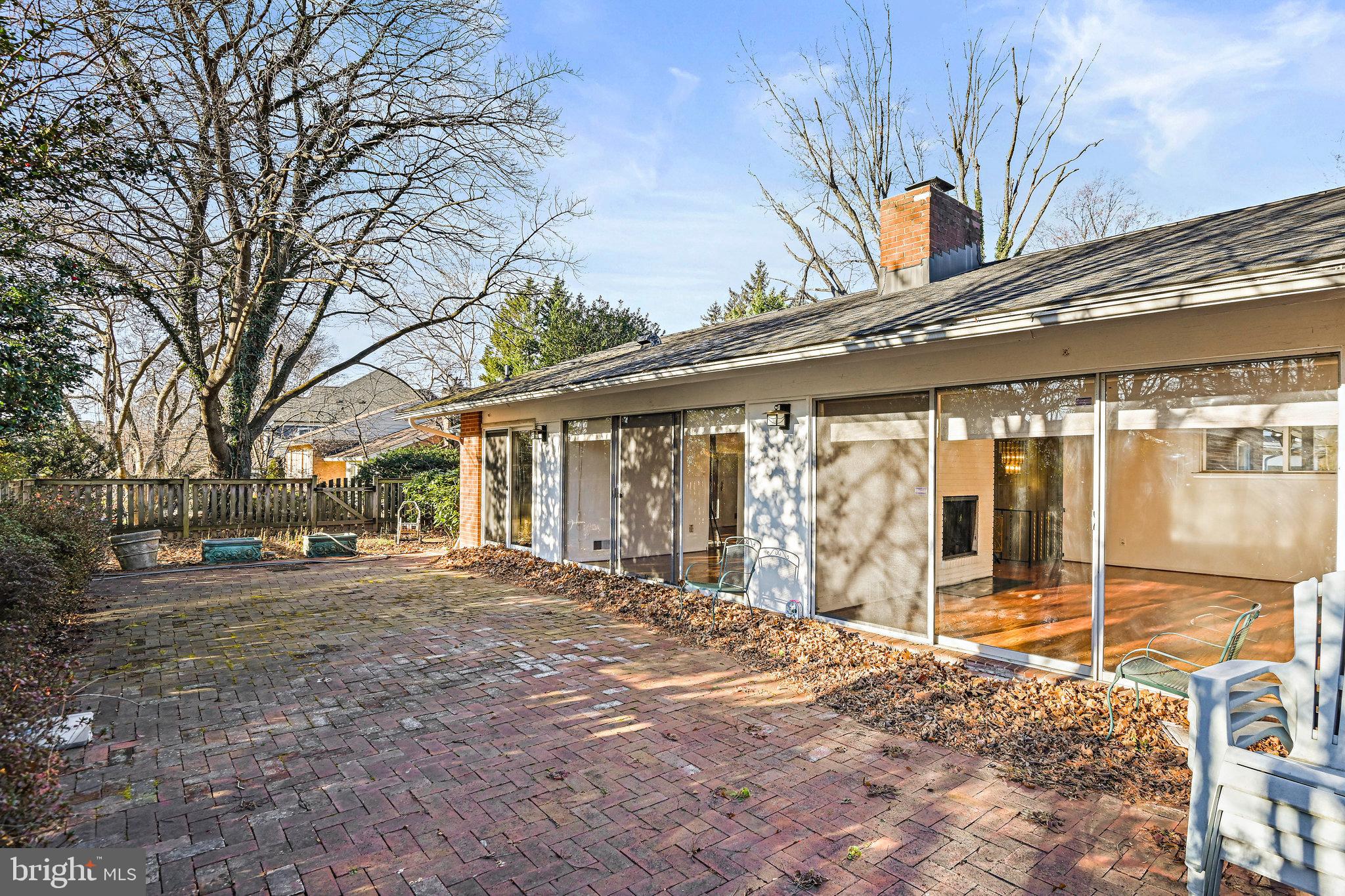 RUCKERS LANGLEY - Residential Lease