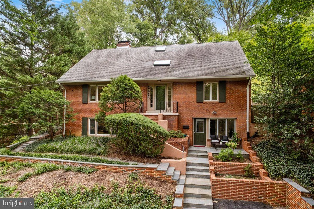 2425 N Taylor Street, Arlington, VA, 22207