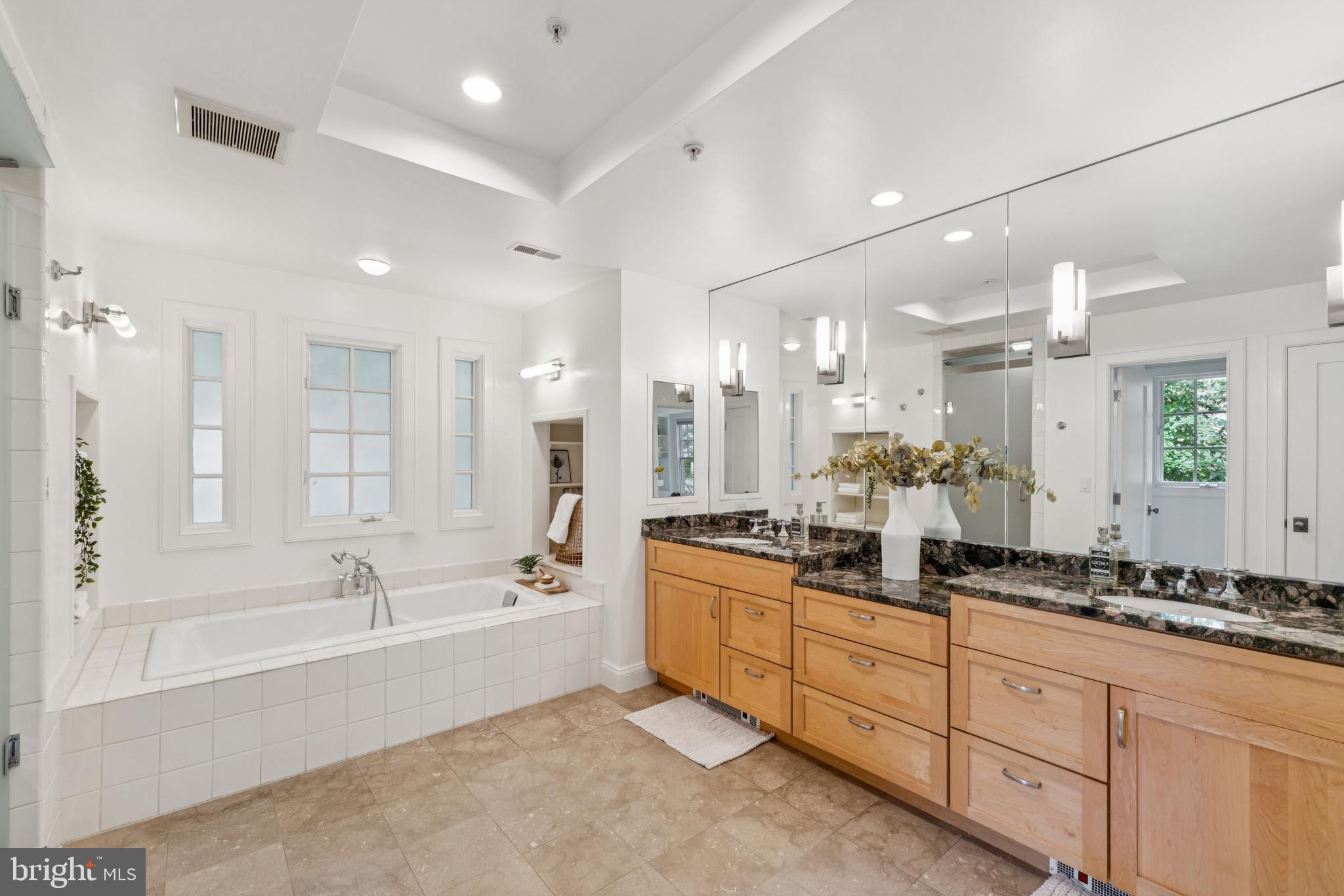 OBSERVATORY CIRCLE - Residential
