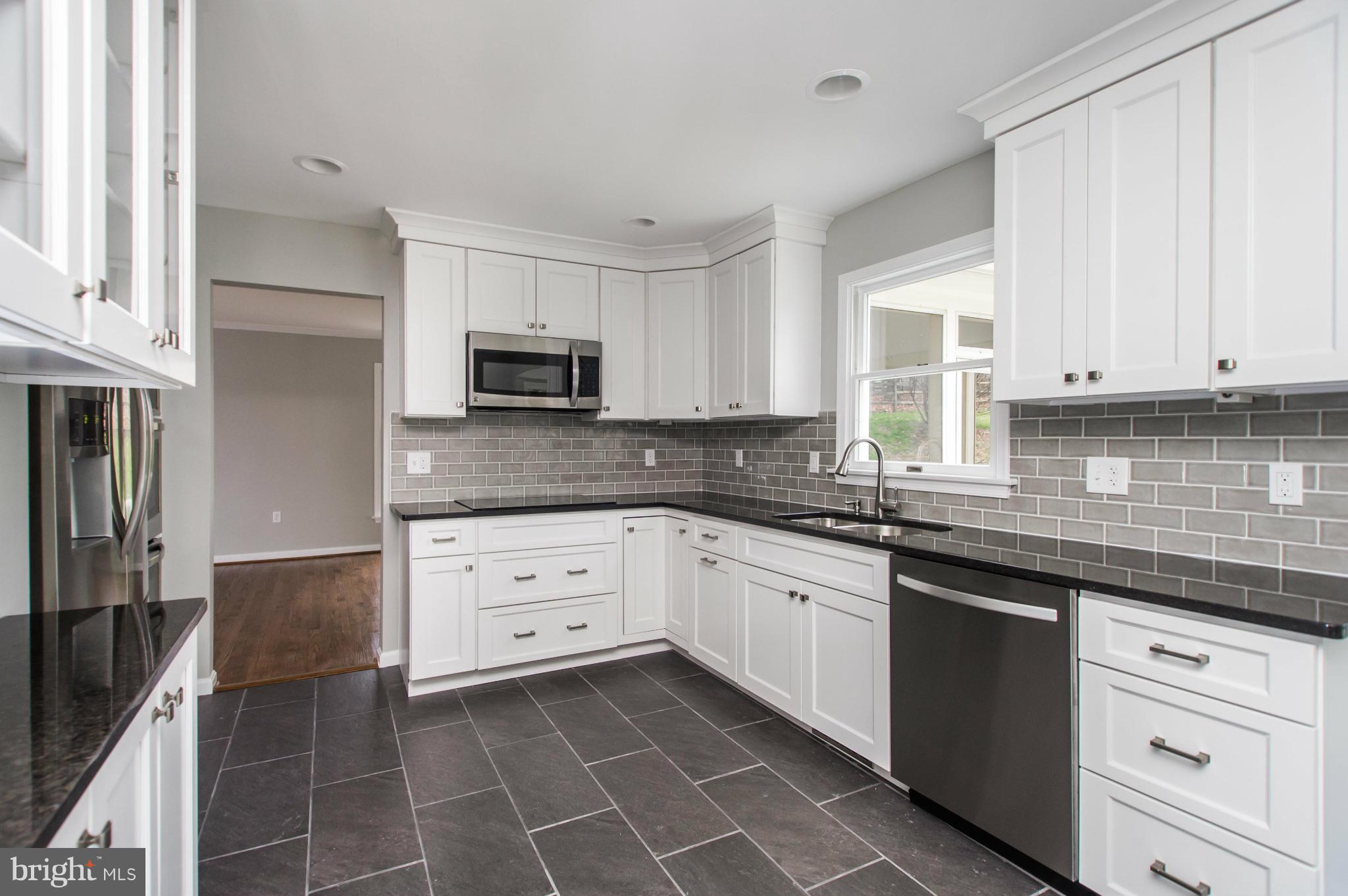 MANOR GLADE - Residential