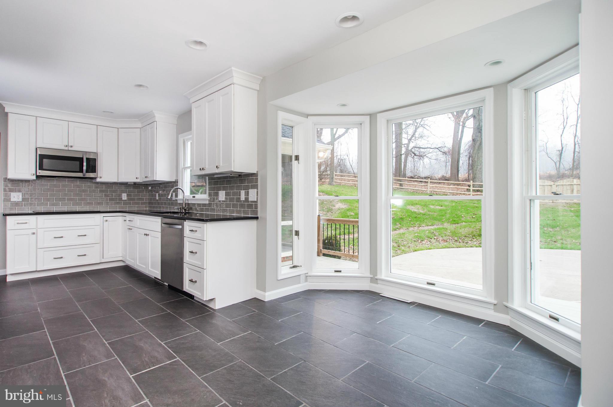 MANOR GLADE - Residential