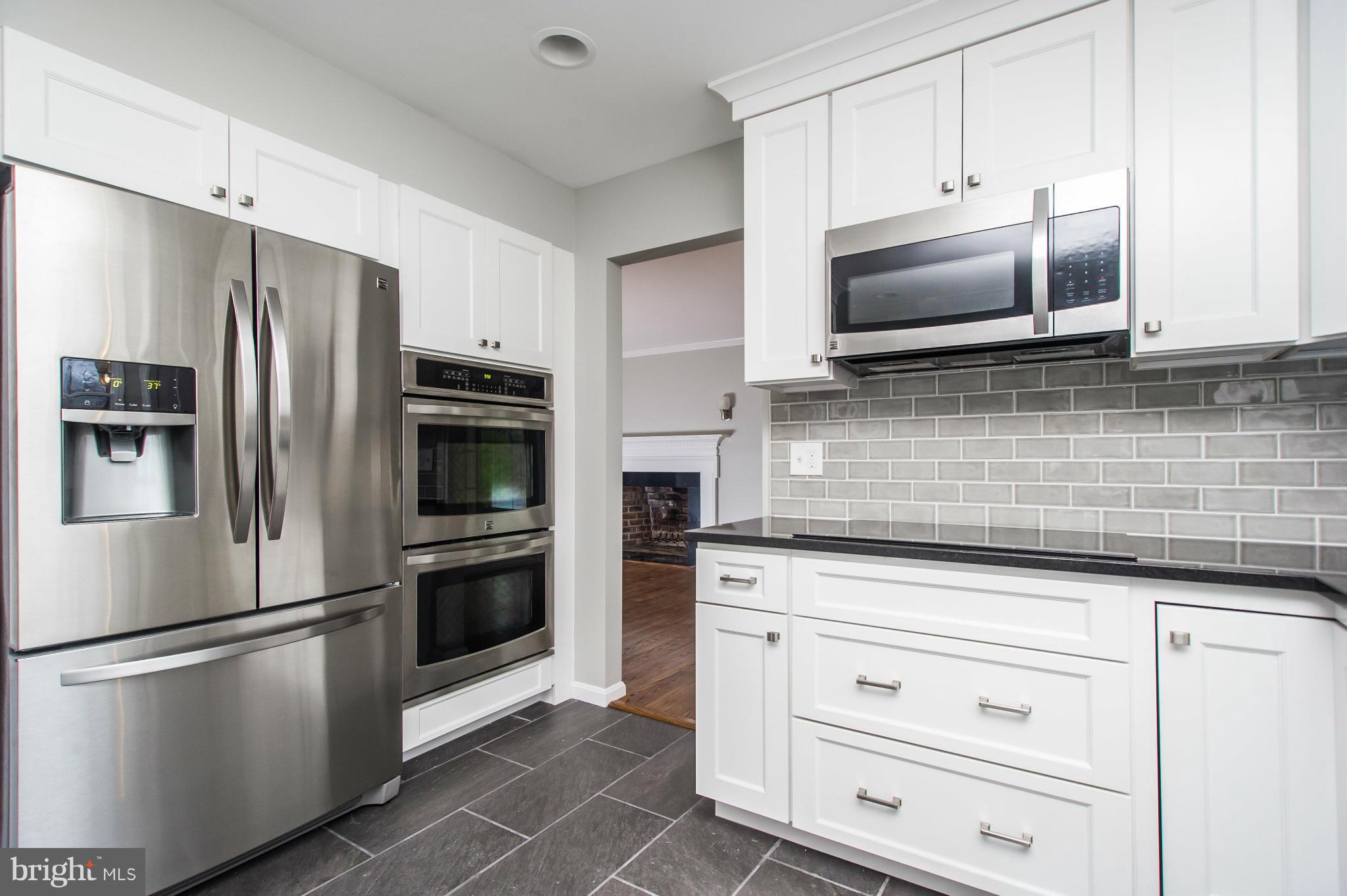 MANOR GLADE - Residential