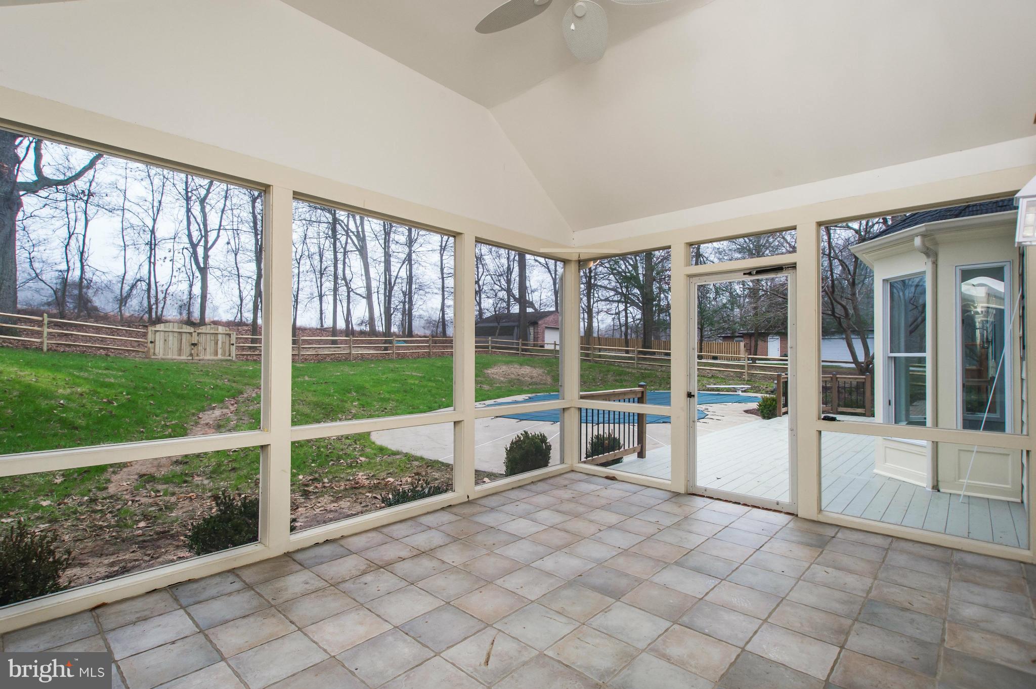 MANOR GLADE - Residential