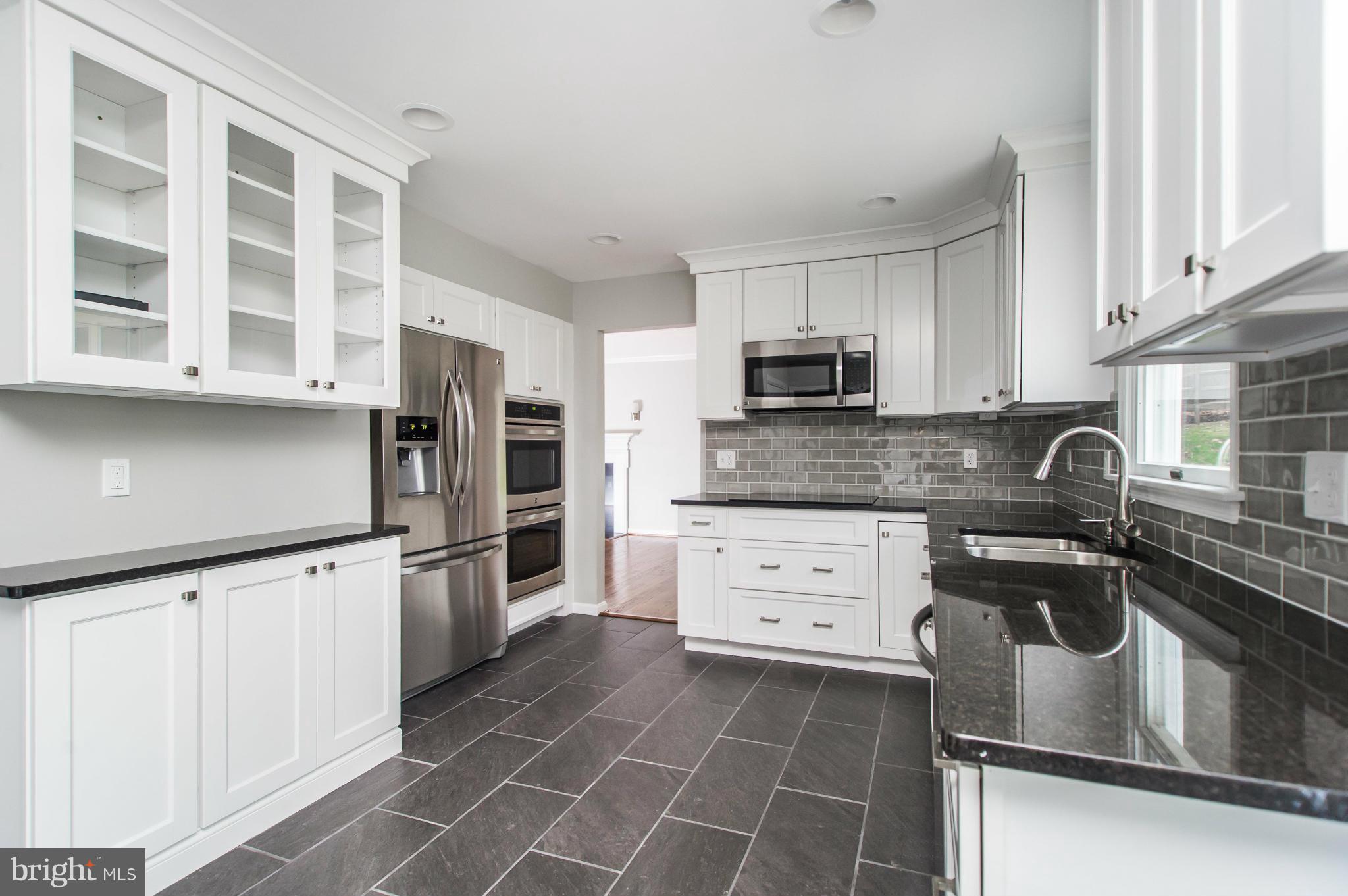 MANOR GLADE - Residential