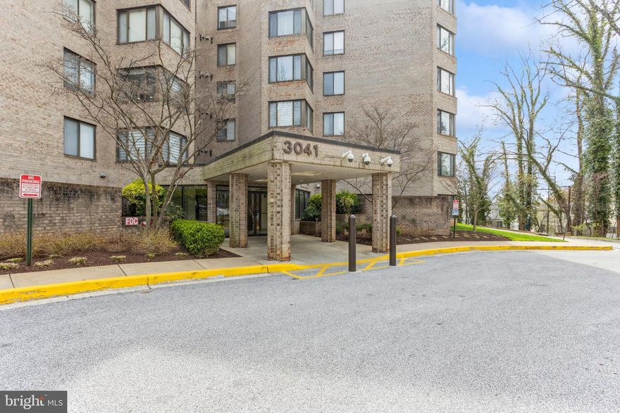 MOVE INTO THIS BRIGHT & SPACIOUS 2BR/2BA UNIT IN THE TOWERS.  SPACIOUS LIVING ROOM & DINING ROOM. LARGE EAT-IN KITCHEN. GENEROUS SIZED 2ND BEDROOM.  LARGE PRIMARY BEDROOM SUITE HAS 2 WALK-IN CLOSETS, DRESSING AREA, BATH WITH SOAKING TUB & SEPARATE SHOWER.  WASHER & DRYER IN UNIT.  GREAT CONVENIENT LOCATION!