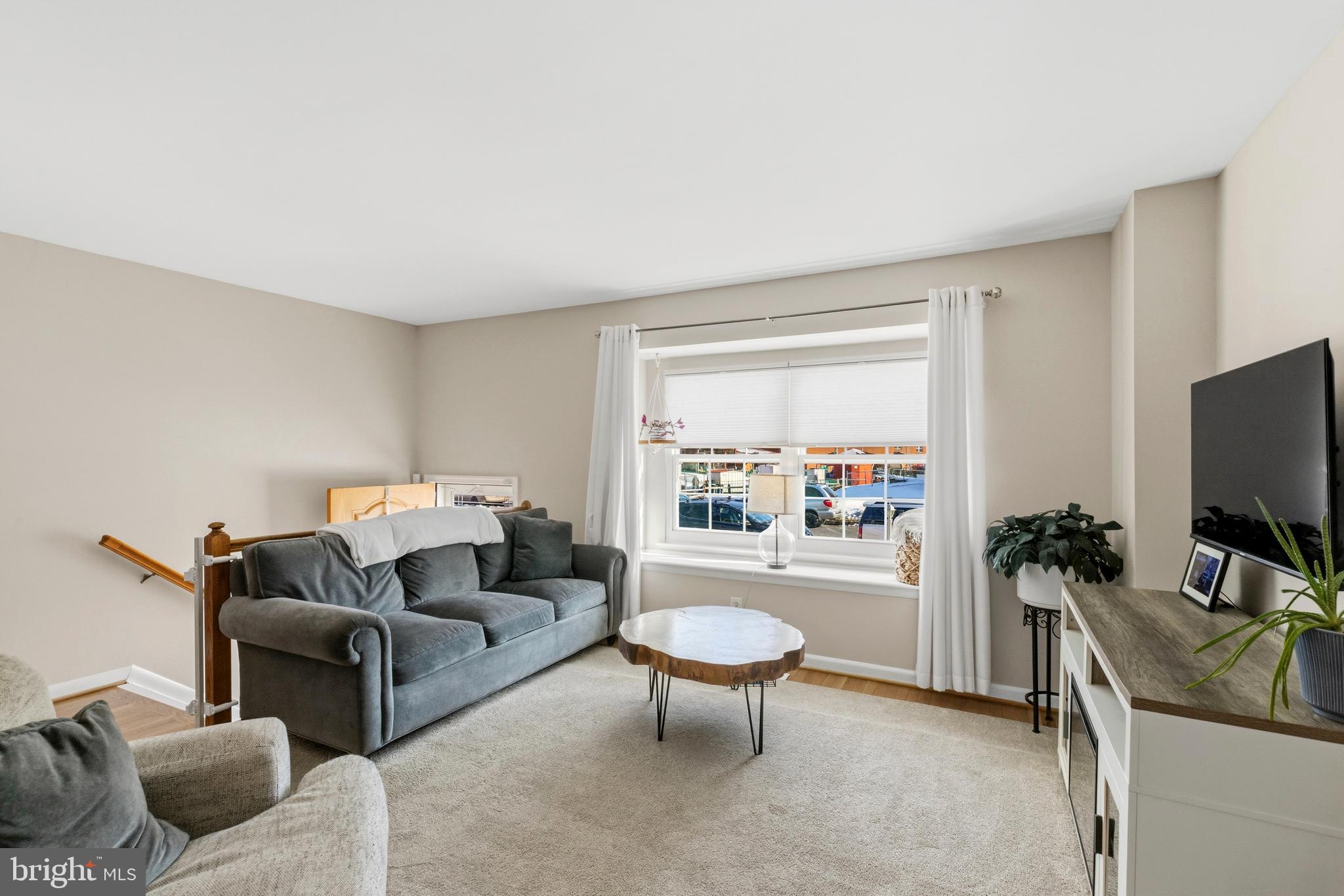 1015 STORMONT CIRCLE