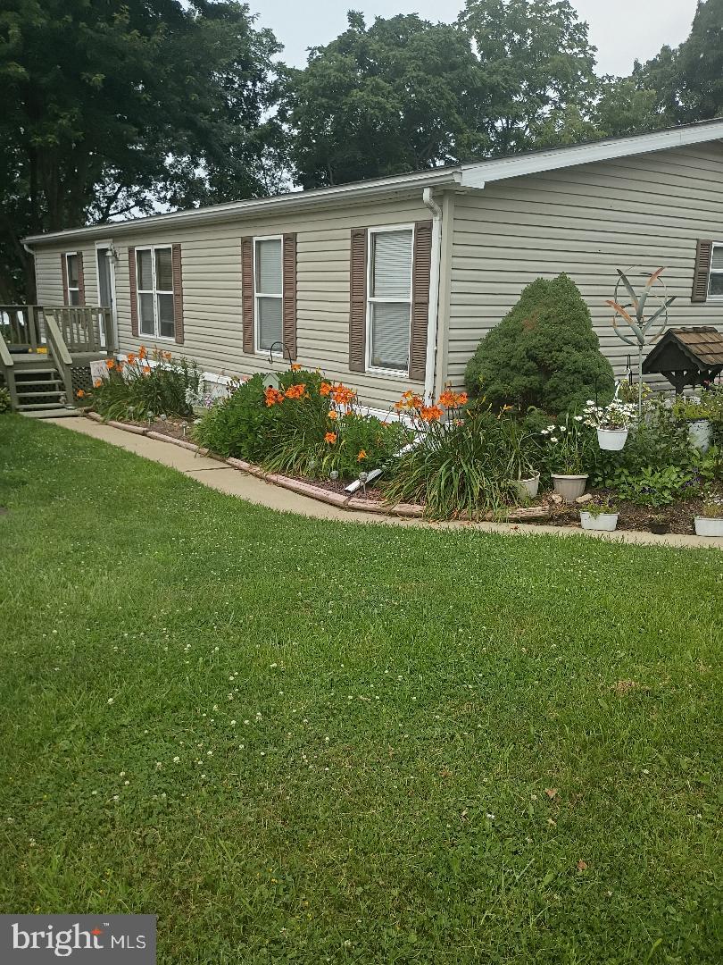 822 SUNNY LANE