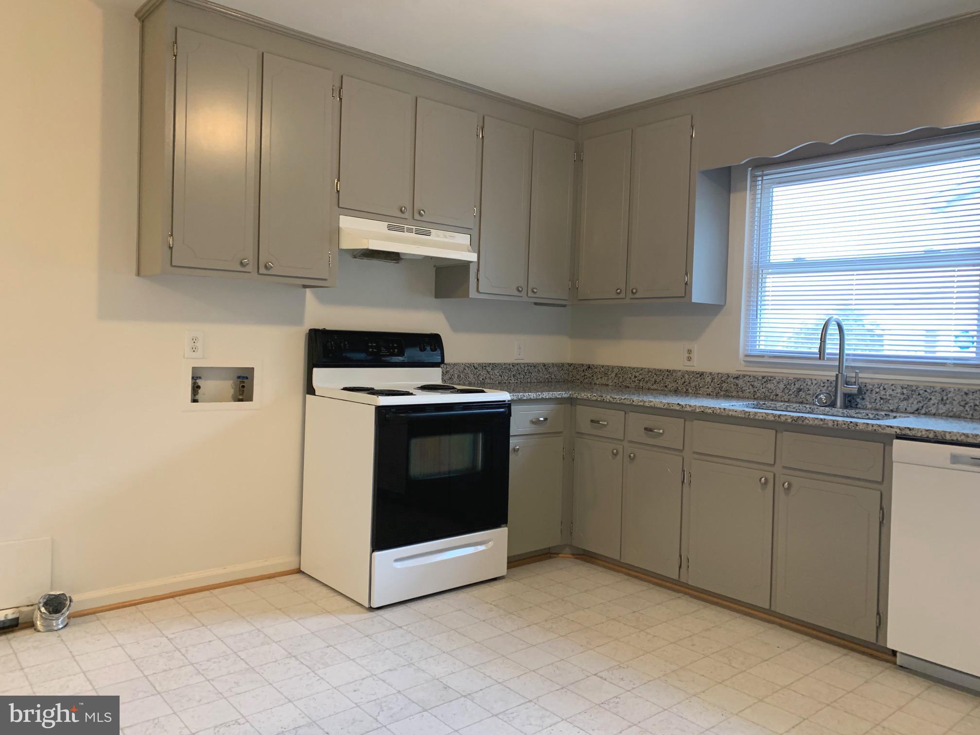 TOWN & COUNTRY - Residential Lease