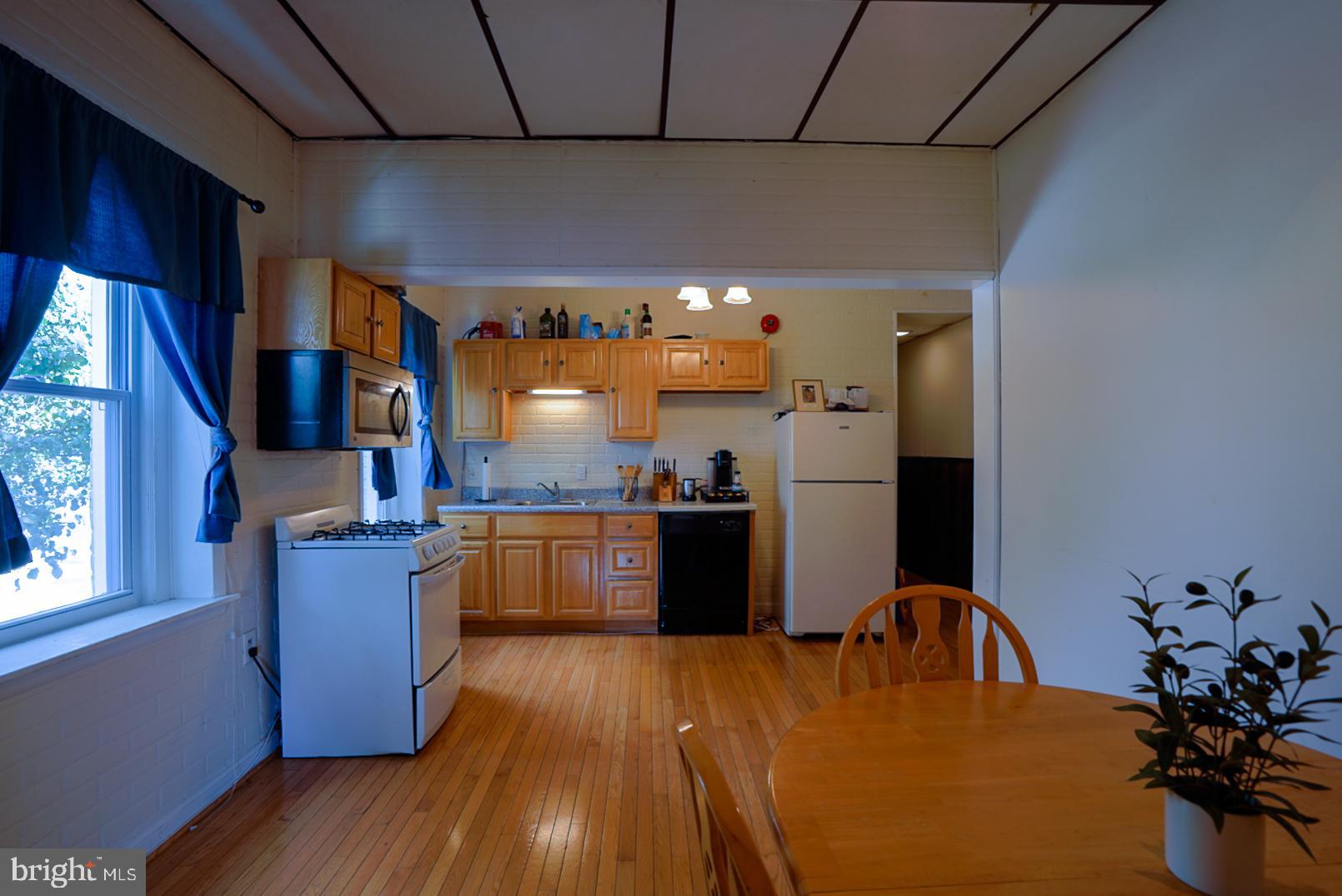 Fantastic opportunity to live in Federal Hill Close to everything. This very spacious 1 bedroom 1 bath apartment is on the second floor with a huge eat in kitchen with hardwood floors. Spacious living room, bedroom and full bath. Fantastic natural light and a full-size laundry in the unit. Alley entrance makes bringing in groceries easy. Heat, sewer, & electric included in rent. Ample on street parking and more. Seller prefers no pets and a credit score of 700 or more to apply. Available 06/01/2025 A must see!