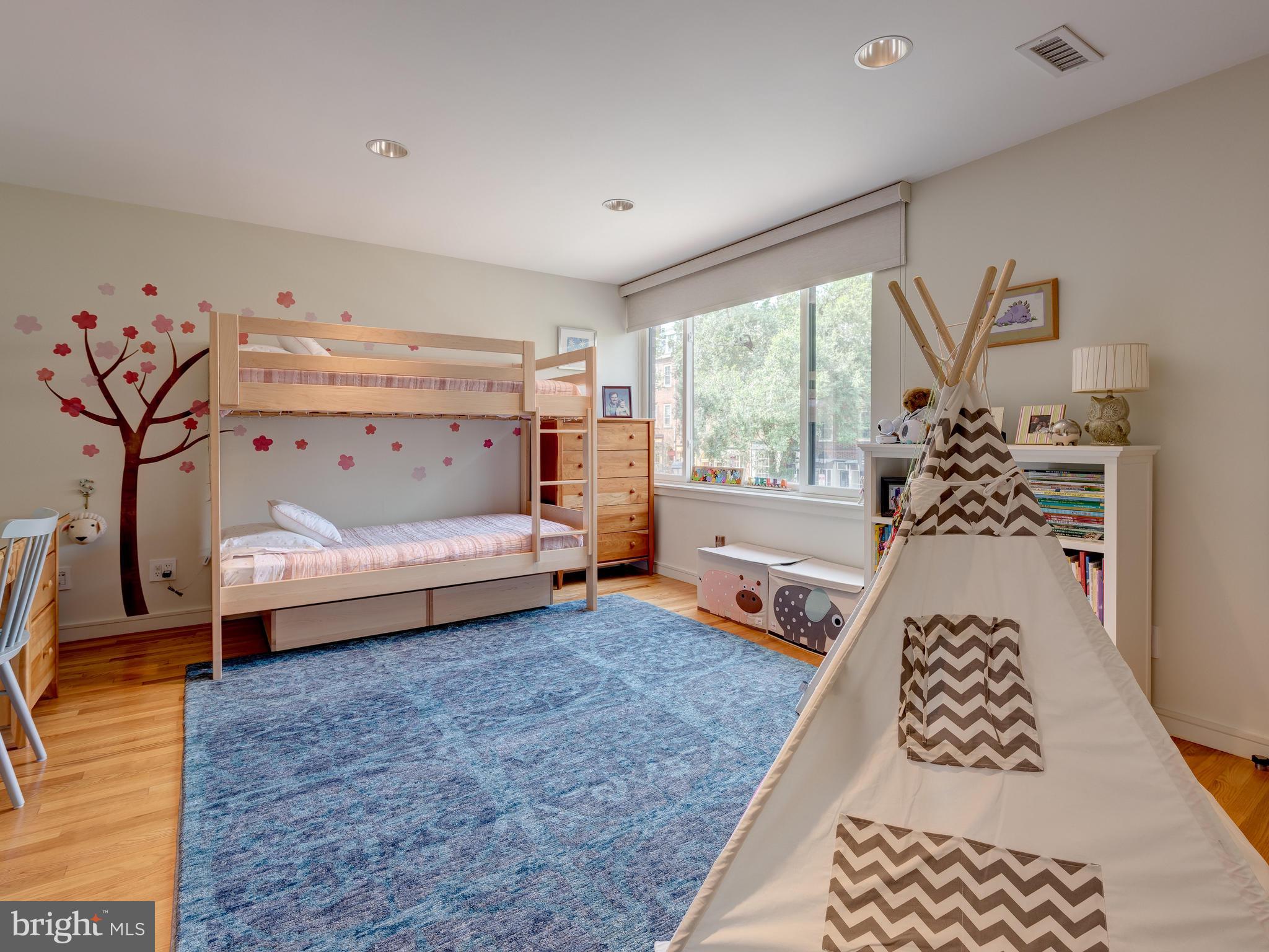 SOCIETY HILL - Residential