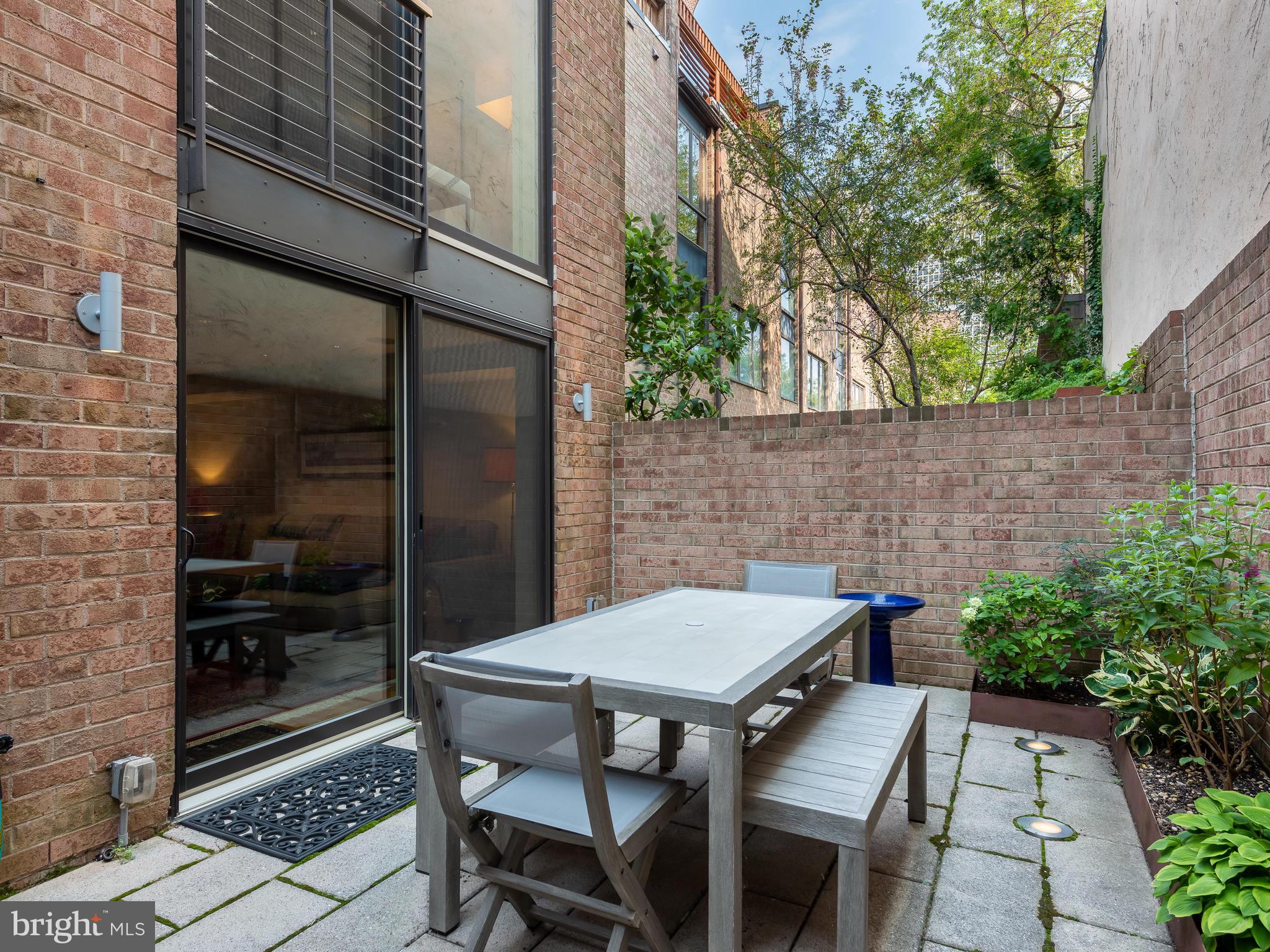 SOCIETY HILL - Residential