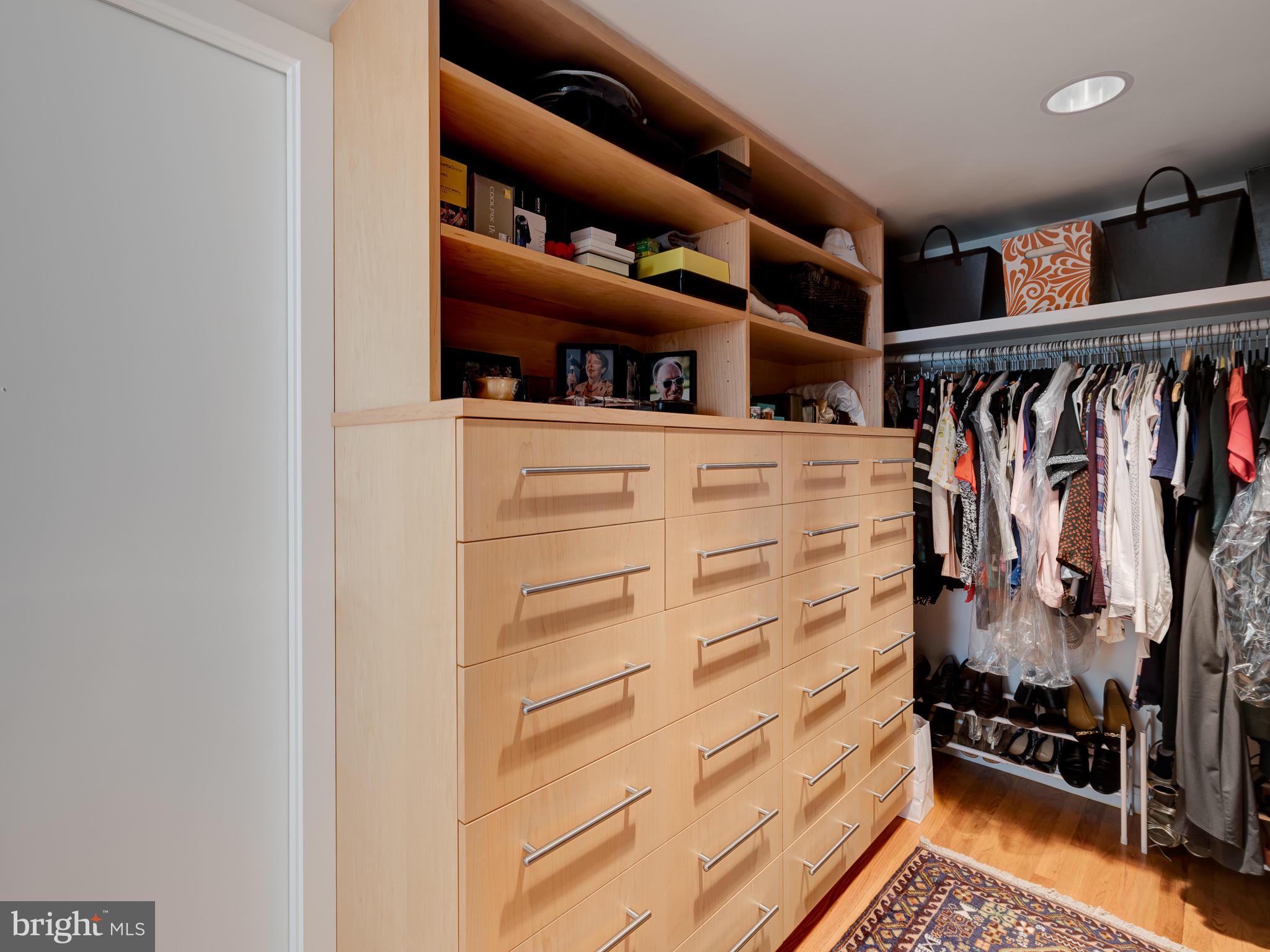 SOCIETY HILL - Residential