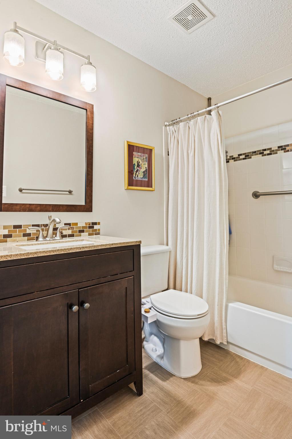 ASHBURN FARM - Residential Lease