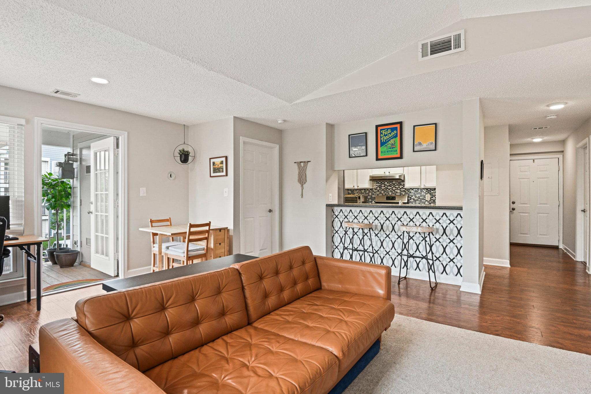 ASHBURN FARM - Residential Lease