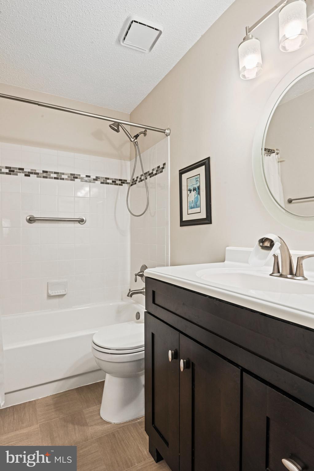 ASHBURN FARM - Residential Lease