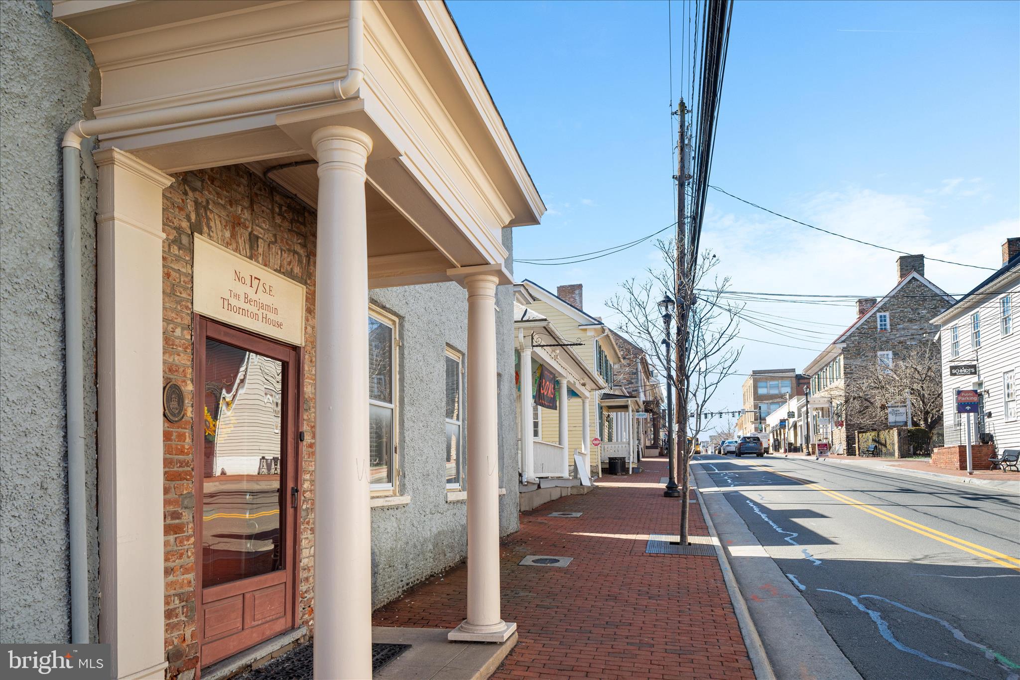COLONIAL SQUARE - Commercial Sale