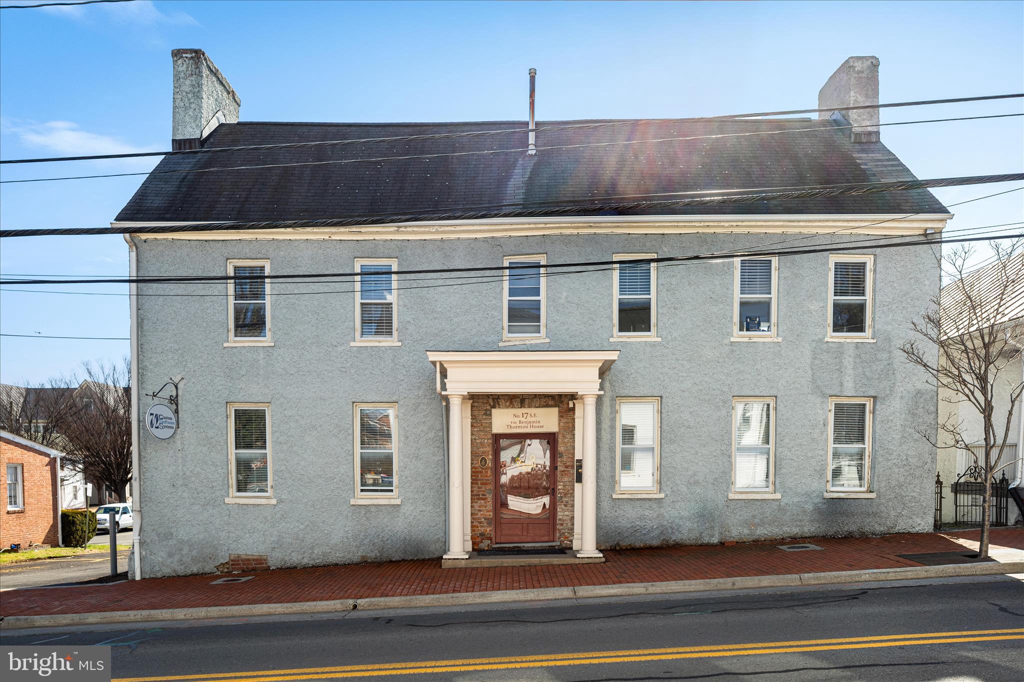 COLONIAL SQUARE - Commercial Sale